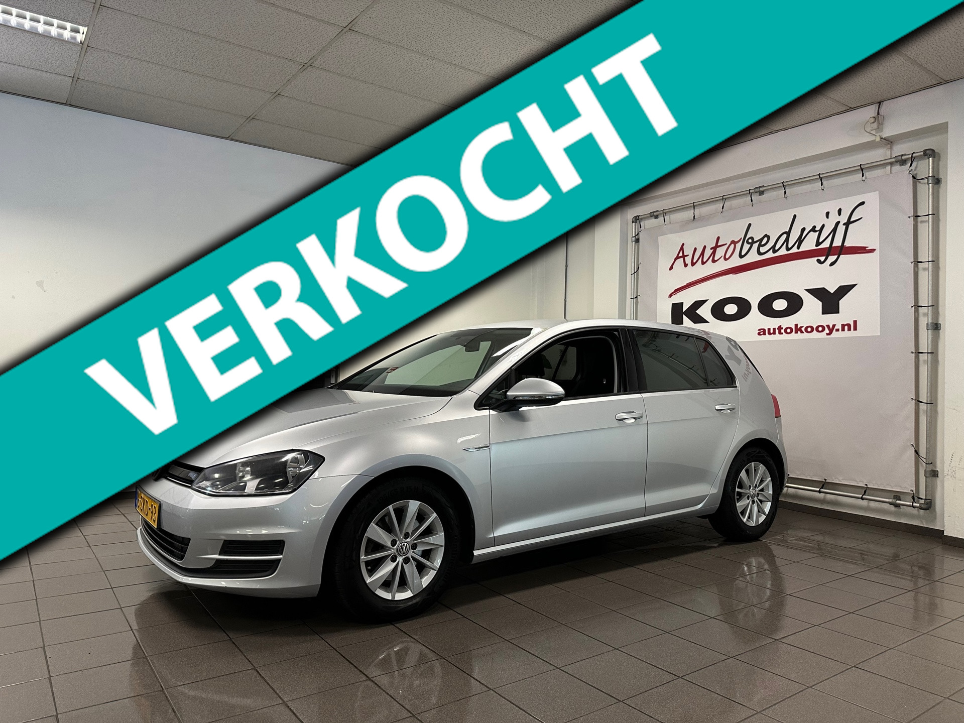 Volkswagen Golf 1.6 TDI BlueMotion * Navigatie / Trekhaak / Cruise control / NL Auto *