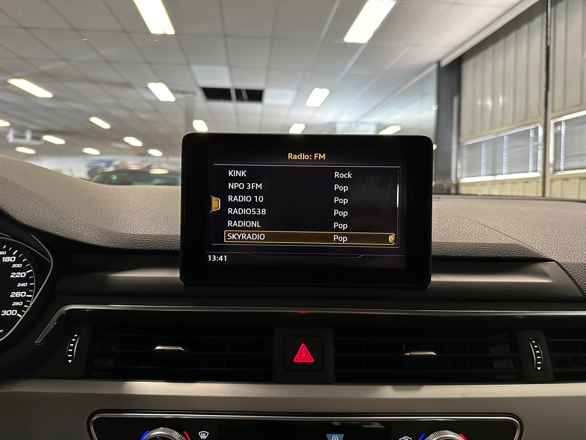 https://www.autokooy.nl//xml/images/39378758-16.JPG