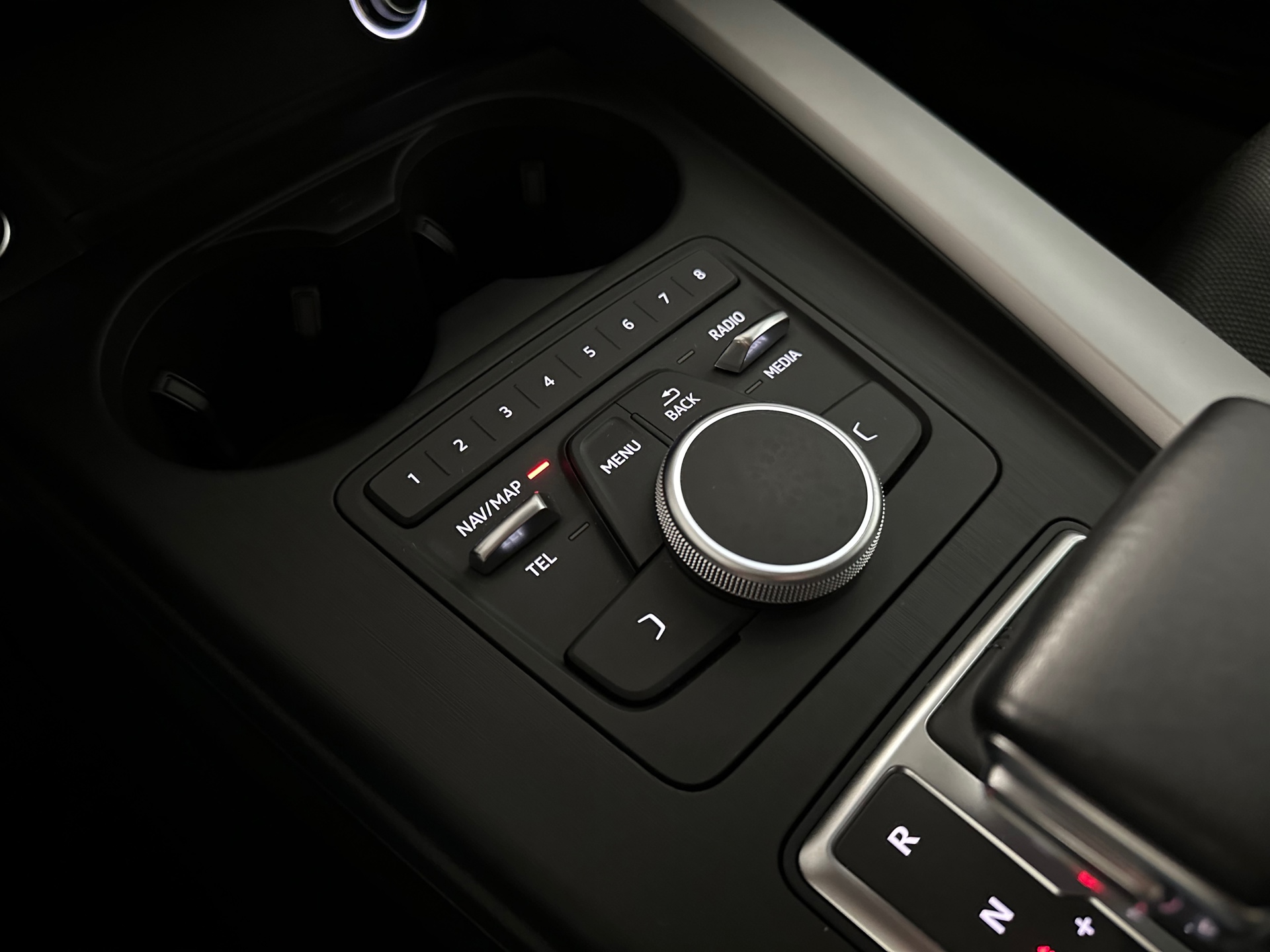 https://www.autokooy.nl//xml/images/39378758-19.JPG