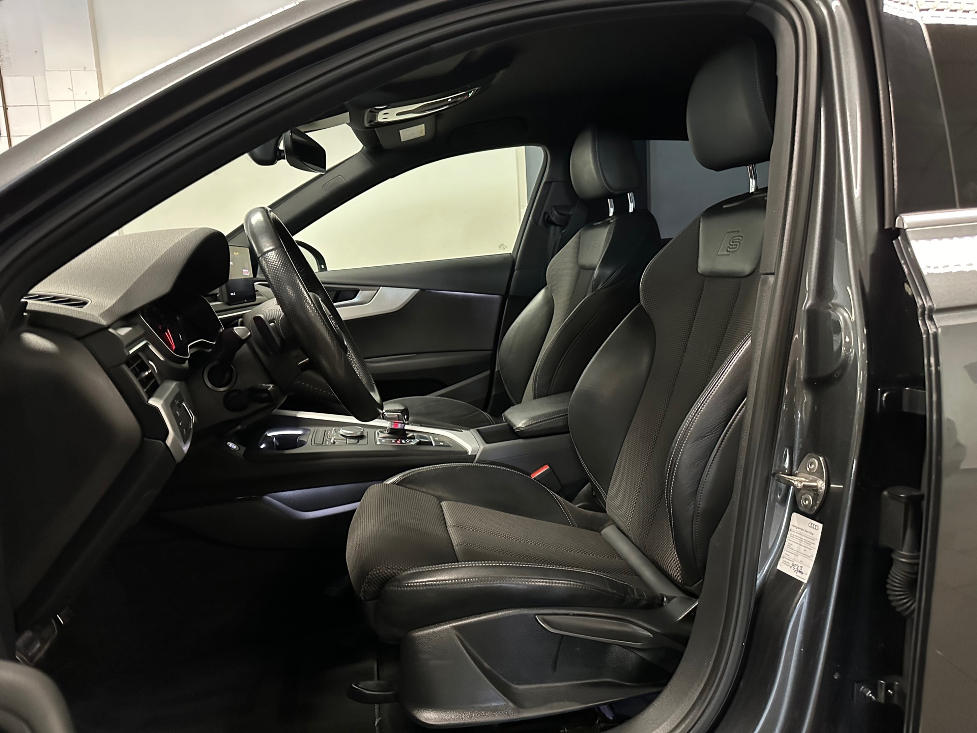 https://www.autokooy.nl//xml/images/39754962-11.JPG