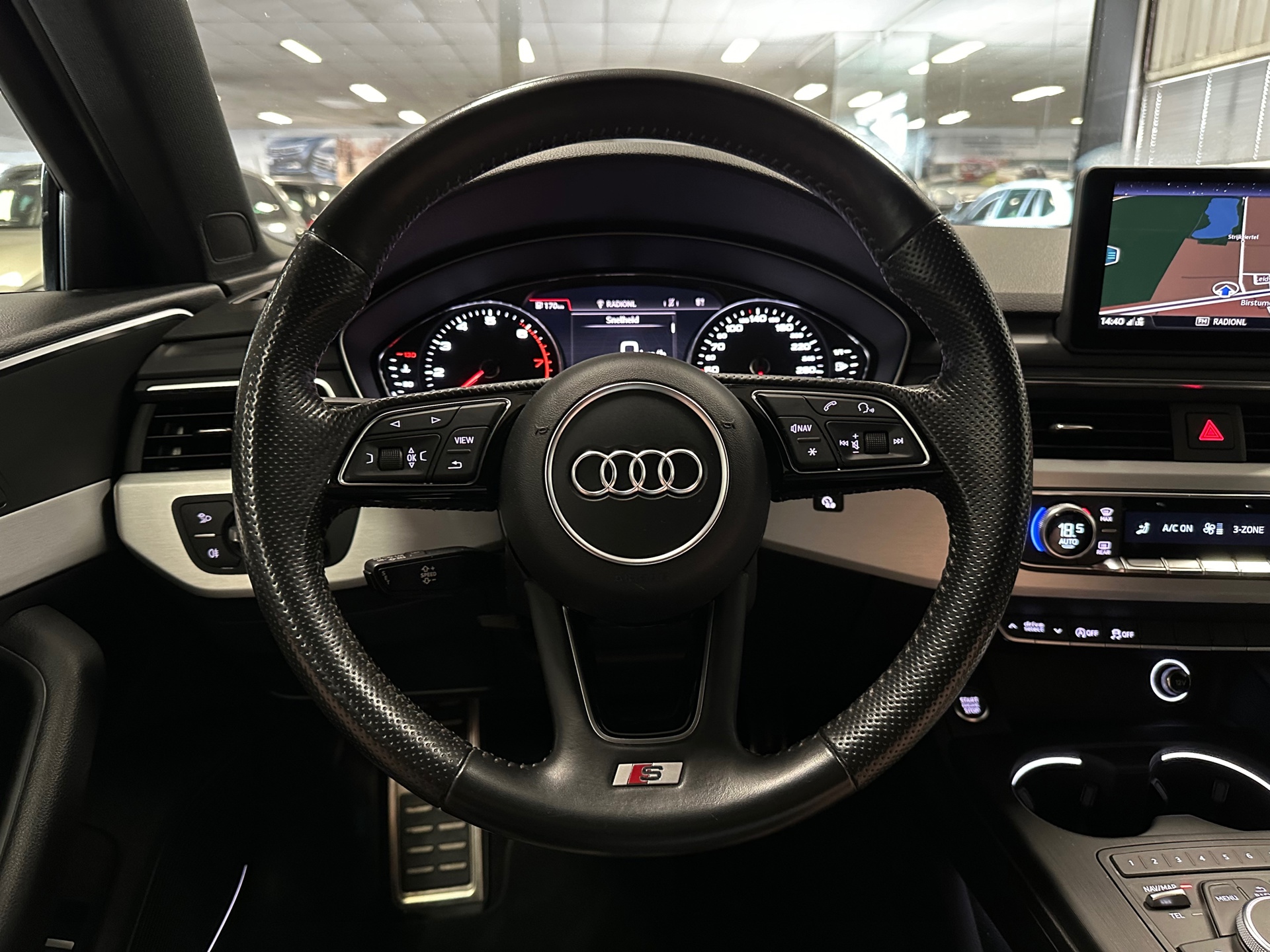 https://www.autokooy.nl//xml/images/39754962-13.JPG