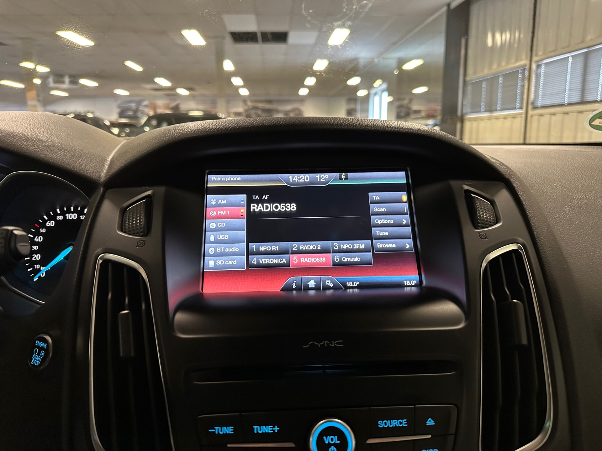 https://www.autokooy.nl//xml/images/40633215-15.JPG