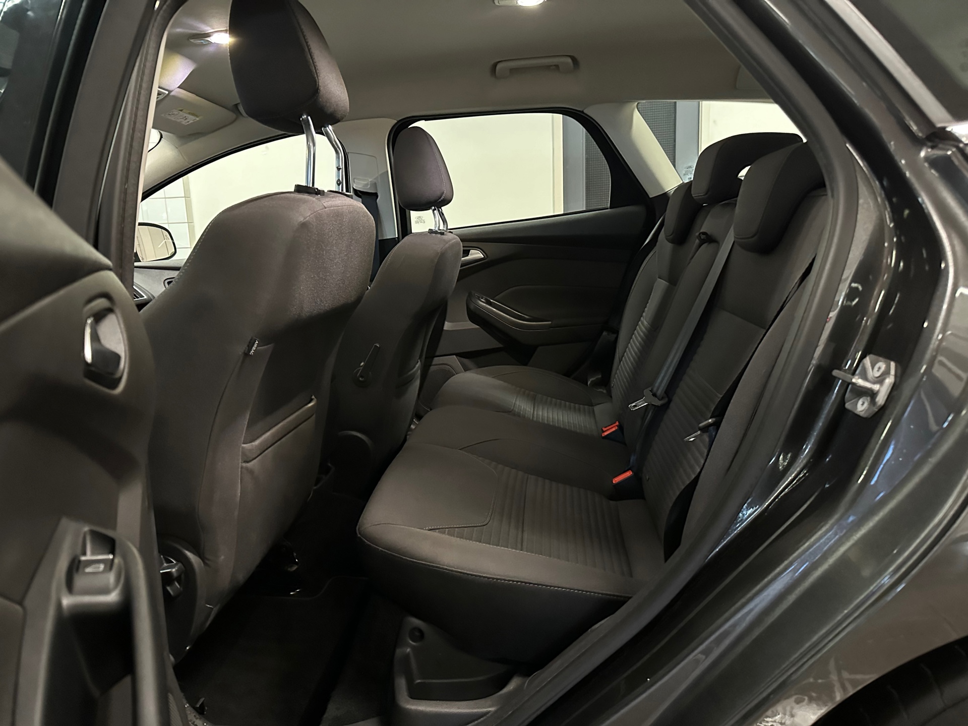 https://www.autokooy.nl//xml/images/40633215-21.JPG