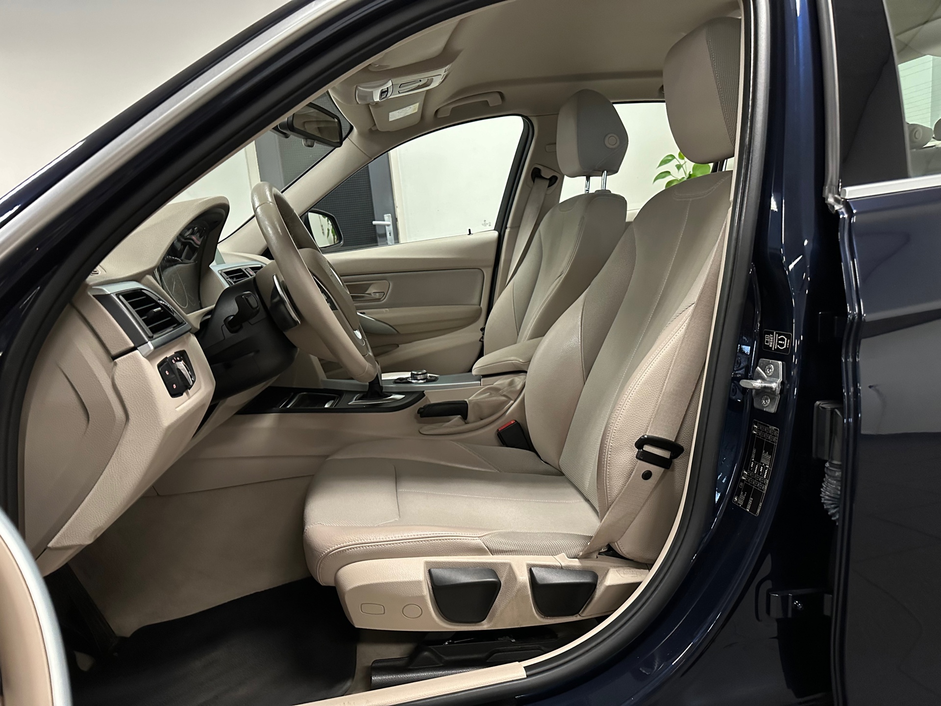 https://www.autokooy.nl//xml/images/41083878-11.JPG
