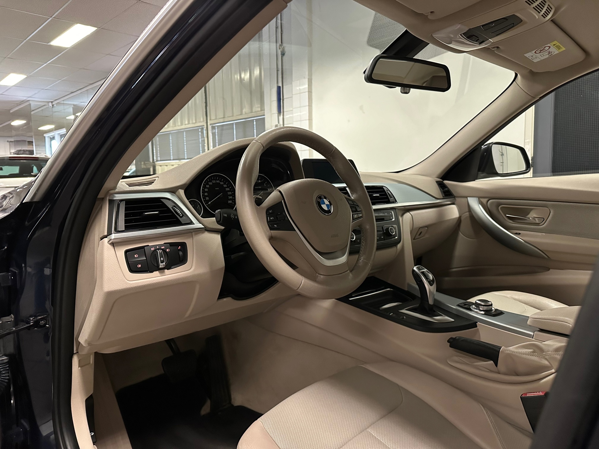 https://www.autokooy.nl//xml/images/41083878-12.JPG