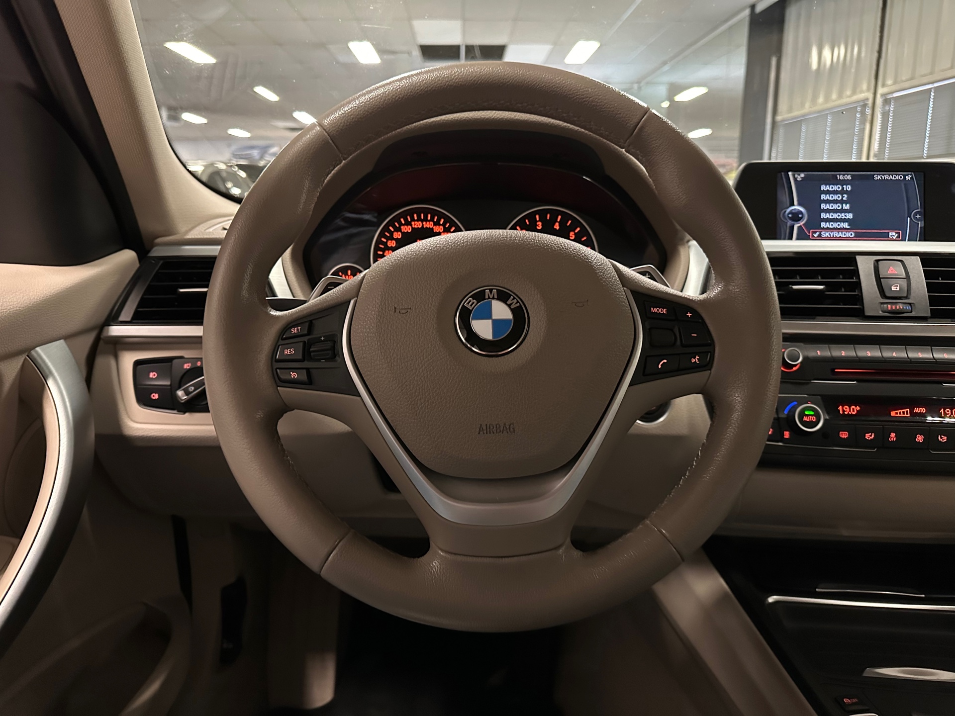 https://www.autokooy.nl//xml/images/41083878-13.JPG