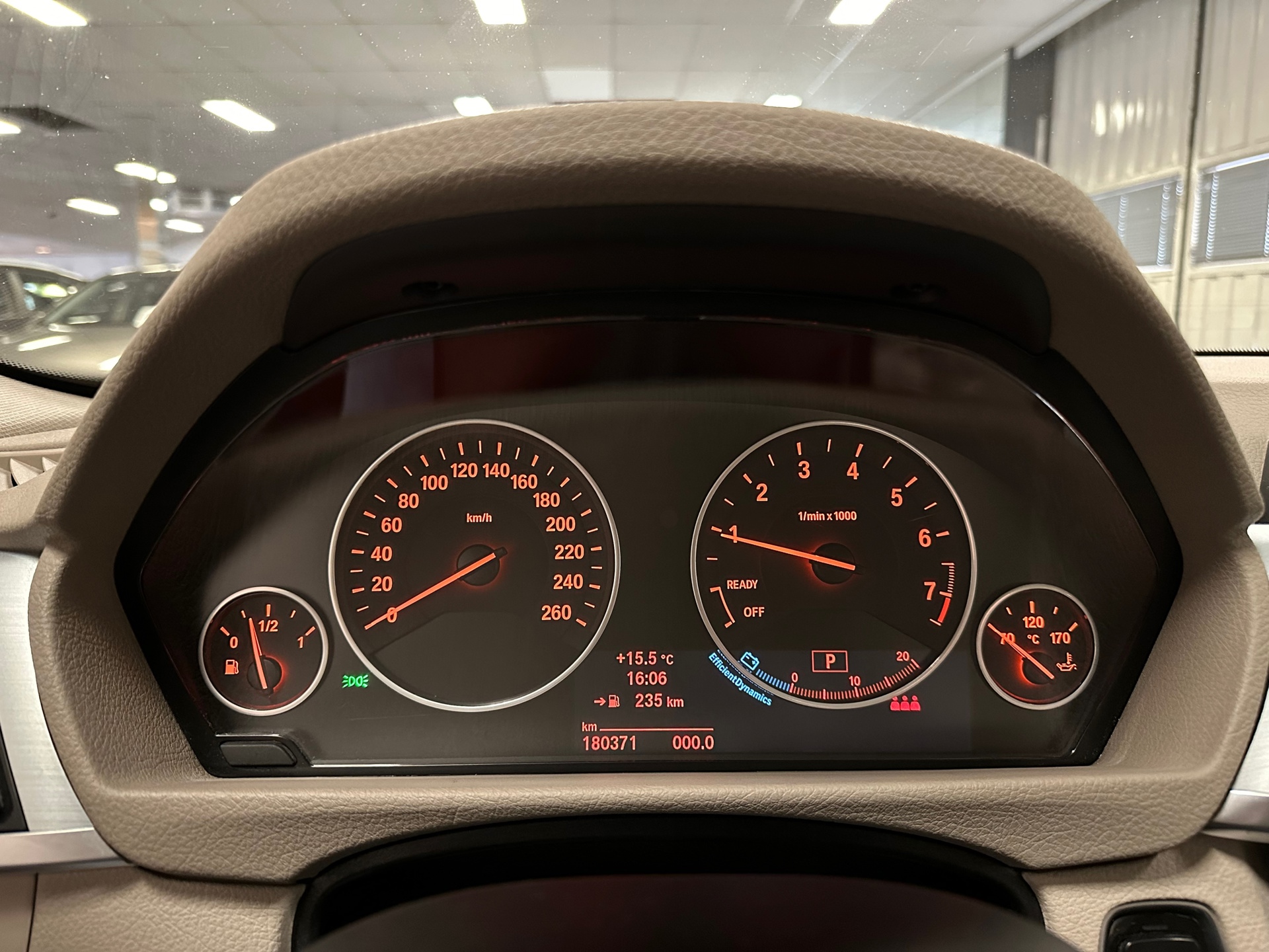 https://www.autokooy.nl//xml/images/41083878-14.JPG