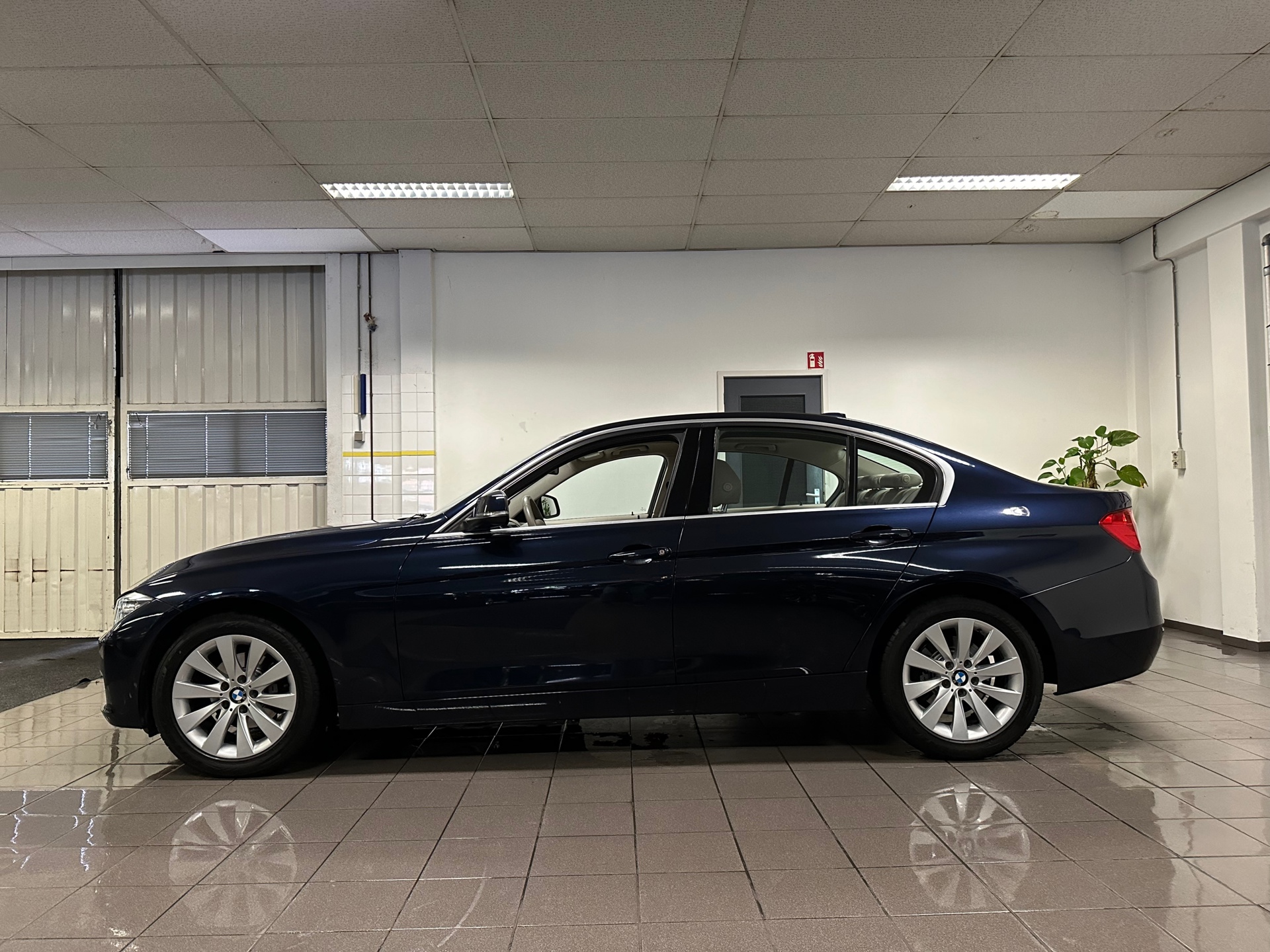 https://www.autokooy.nl//xml/images/41083878-2.JPG
