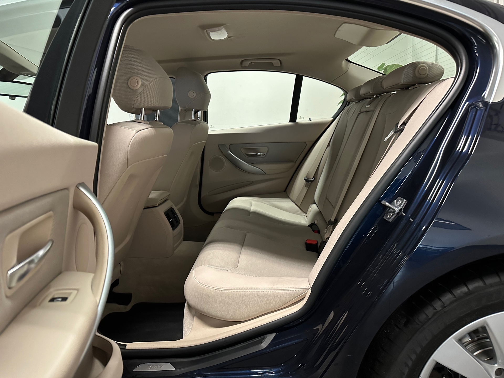 https://www.autokooy.nl//xml/images/41083878-22.JPG