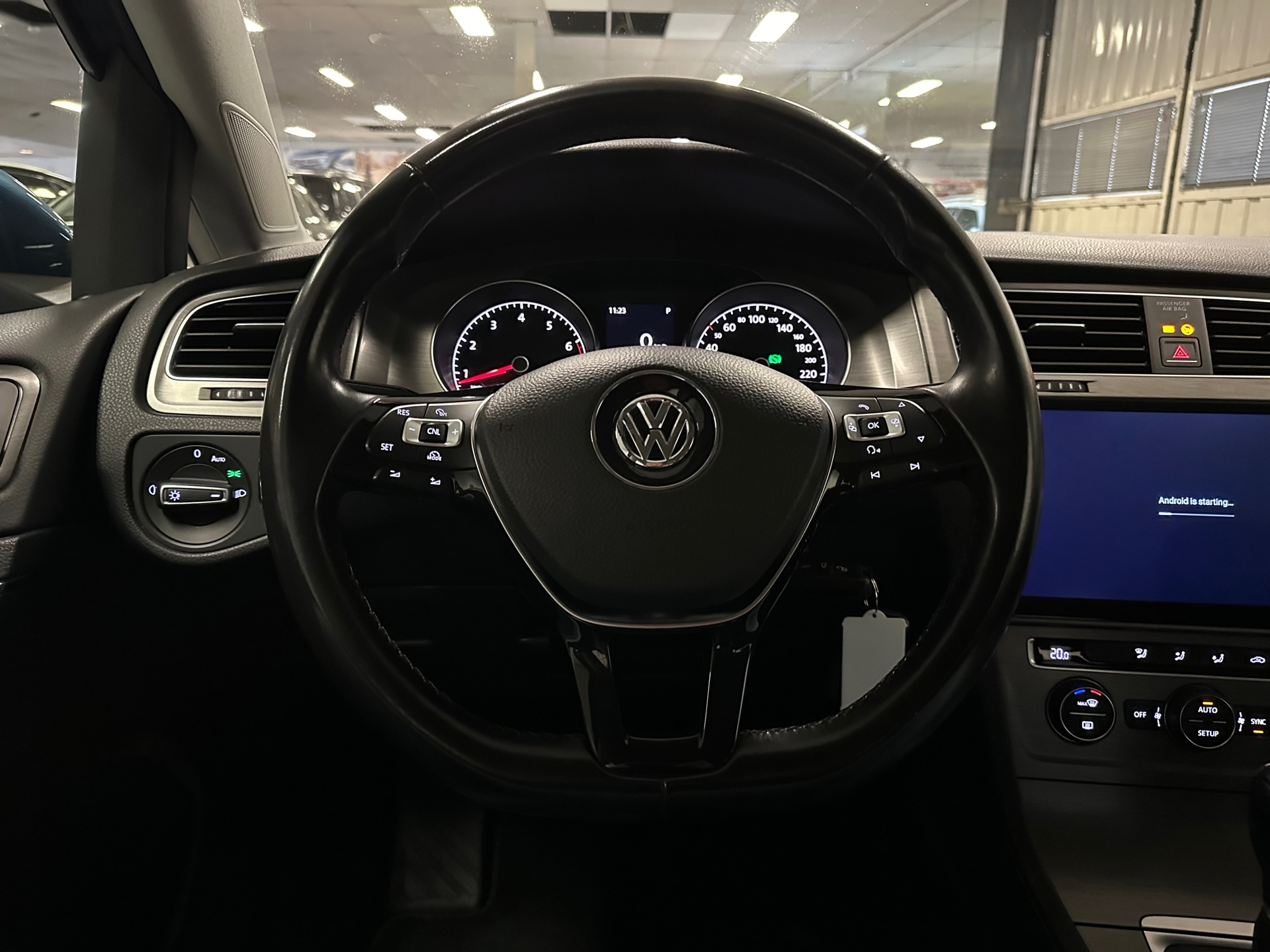 https://www.autokooy.nl//xml/images/41109088-14.JPG