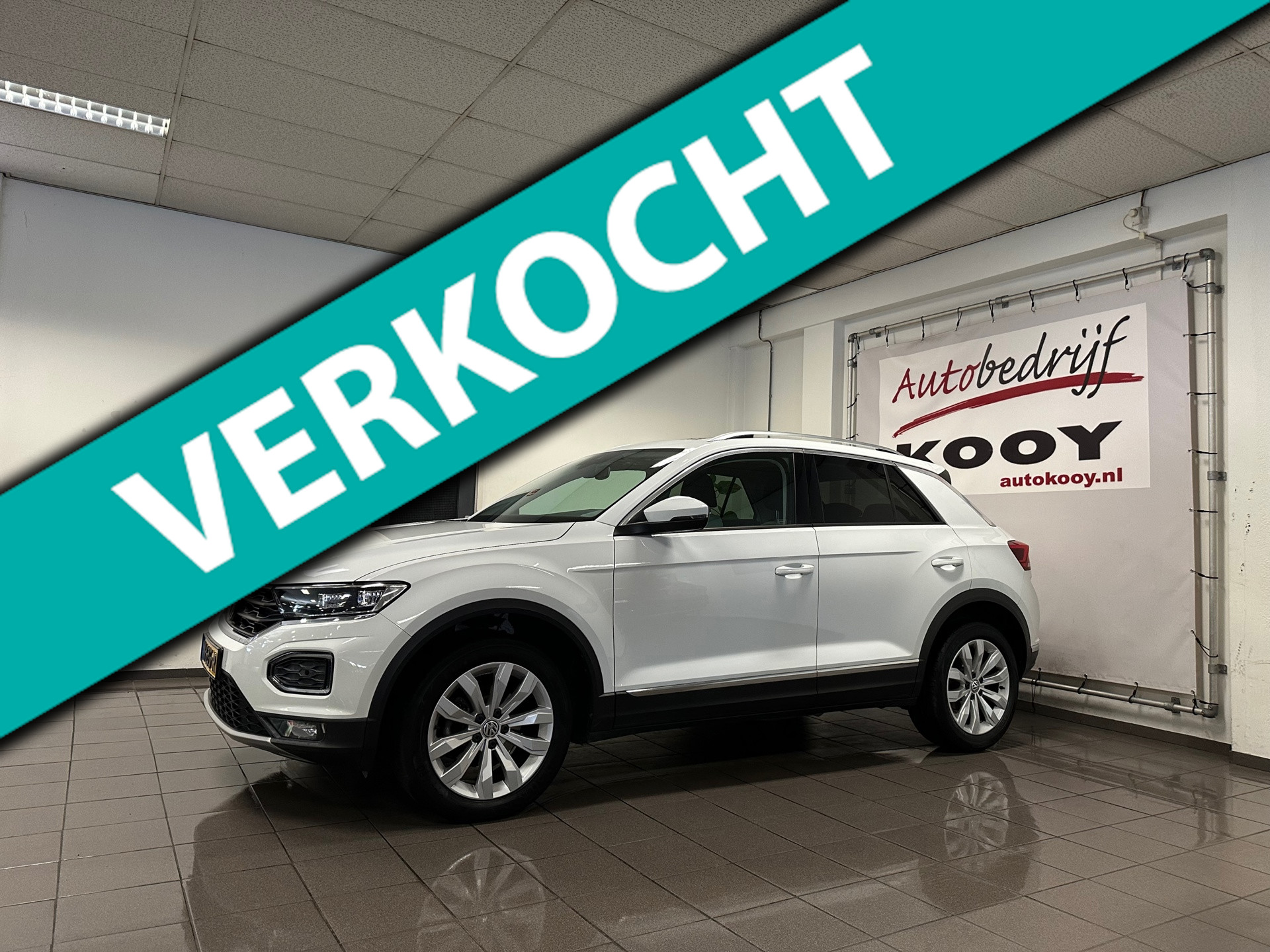Volkswagen T-Roc 1.5 TSI Sport * Panoramadak / Carplay / Navigatie / Parkeersensoren / NL Auto *