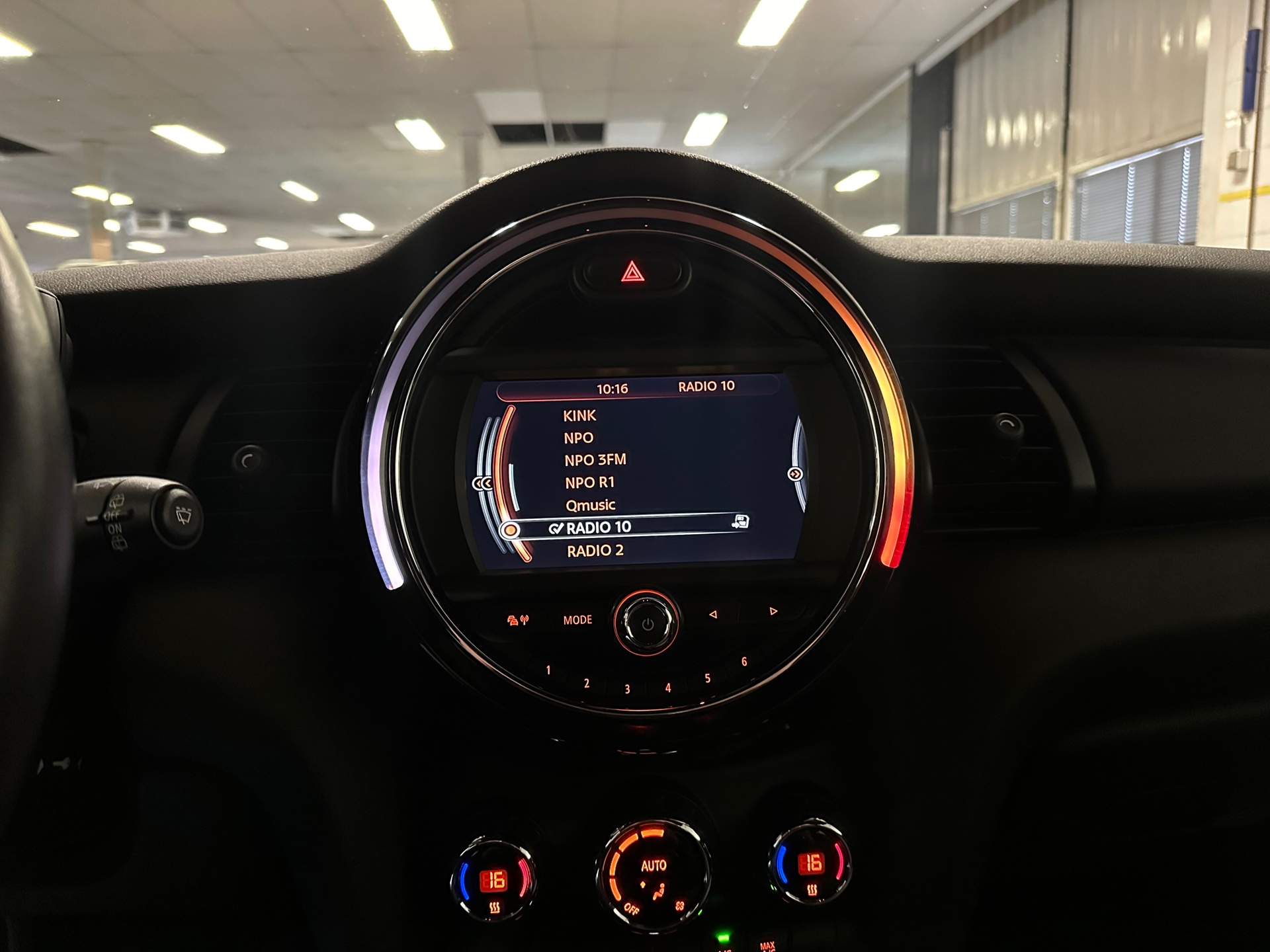 https://www.autokooy.nl//xml/images/41324687-17.JPG