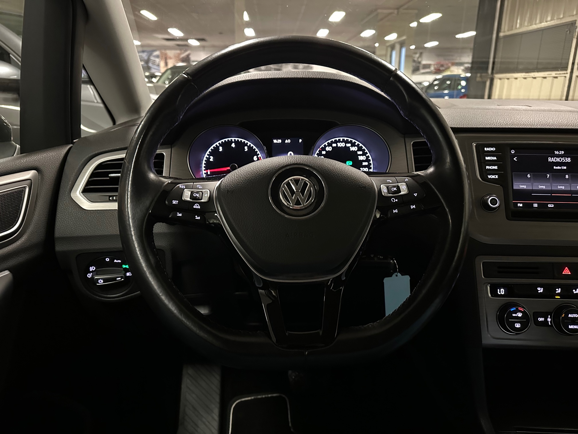 https://www.autokooy.nl//xml/images/41692278-13.JPG
