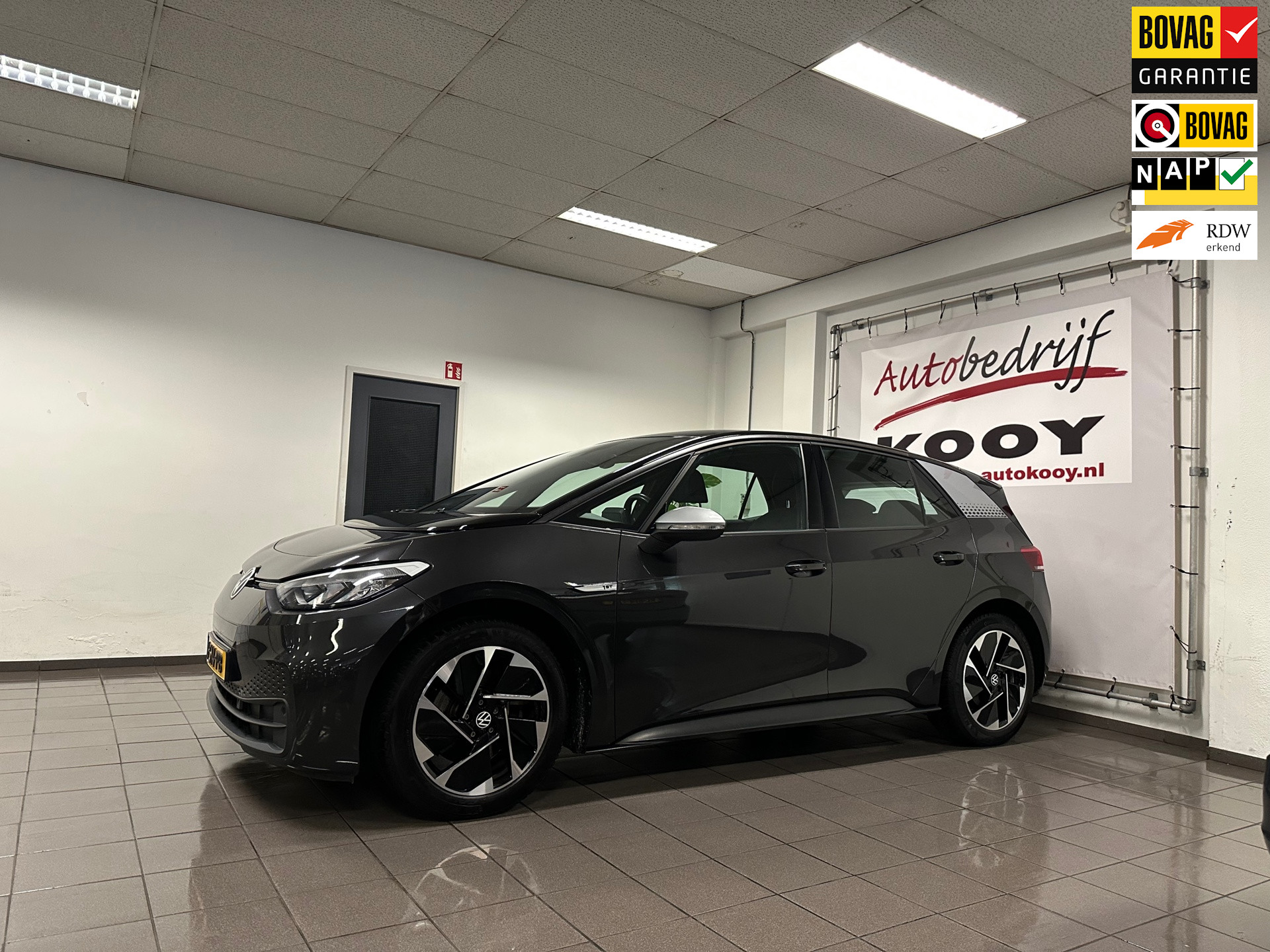 Volkswagen ID.3 First 58 kWh * 1e Eig / Dealer onderhouden / Navigatie / 19" LM Velgen / NL Auto *