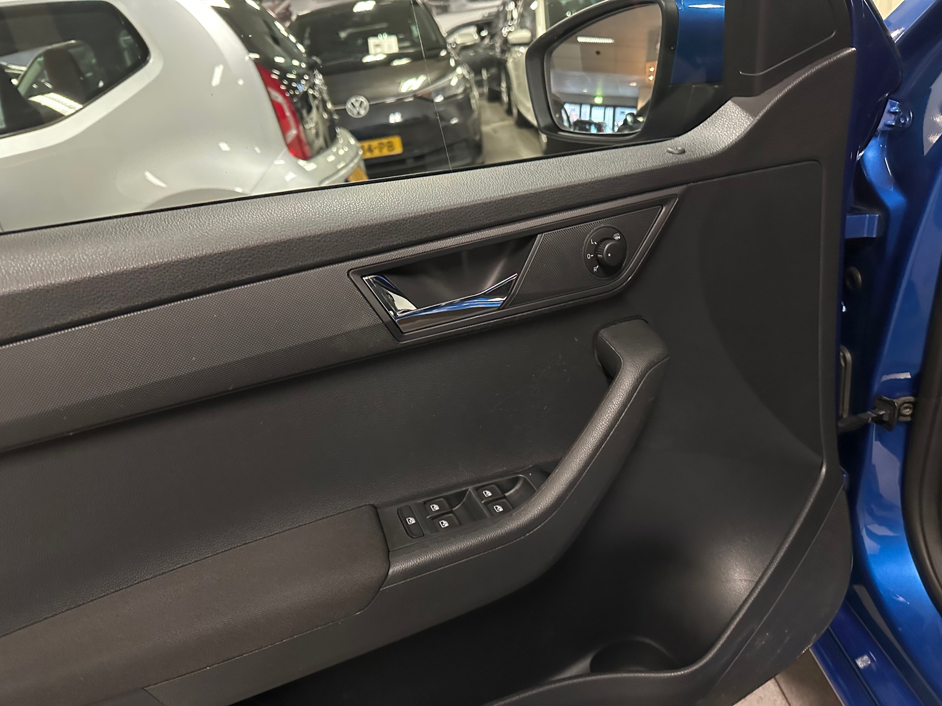 https://www.autokooy.nl//xml/images/42058706-11.JPG