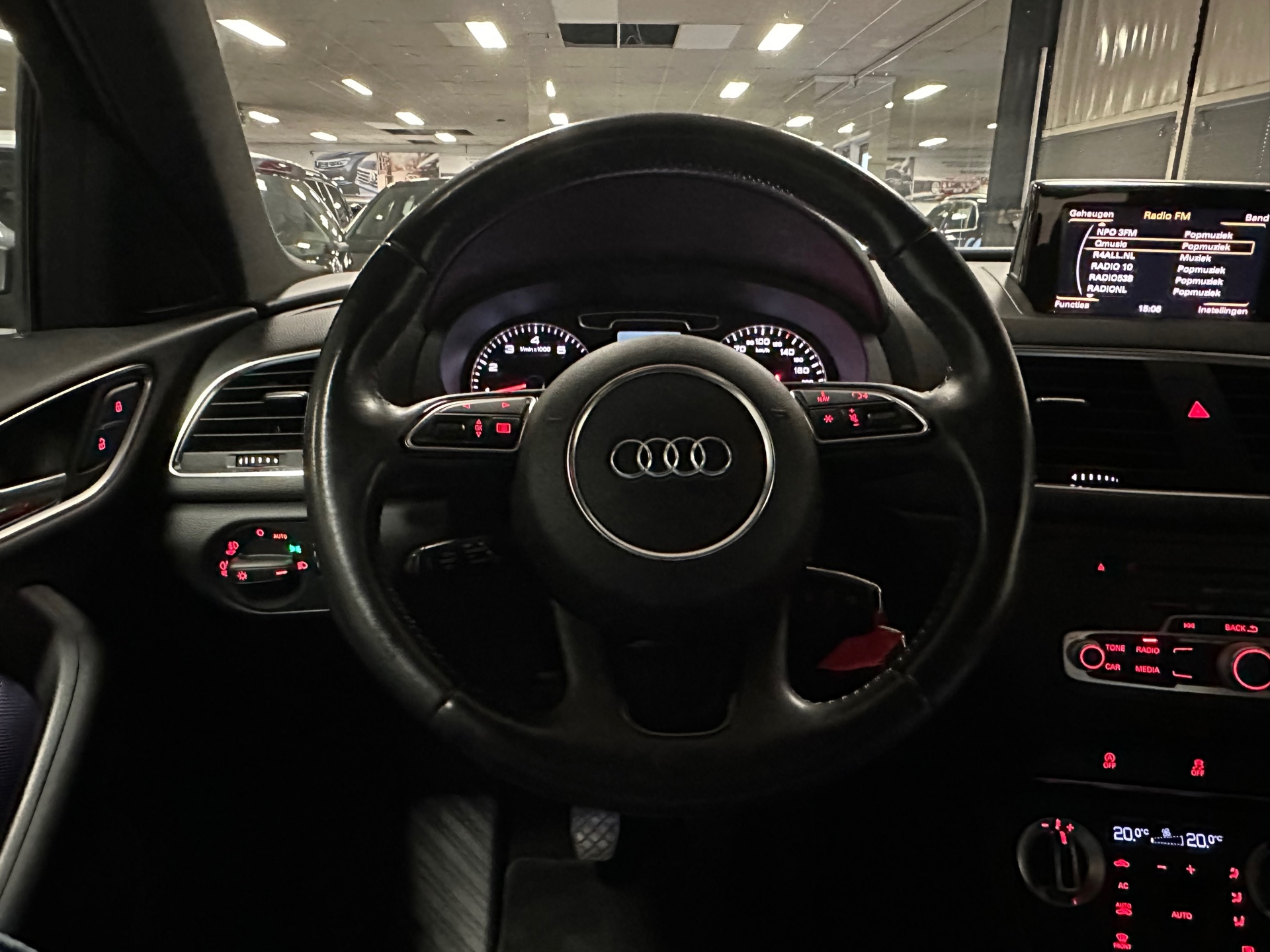 https://www.autokooy.nl//xml/images/42102944-13.JPG