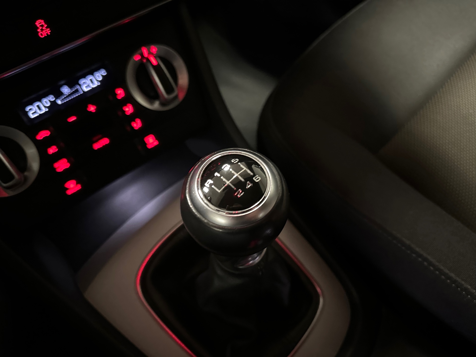 https://www.autokooy.nl//xml/images/42102944-21.JPG