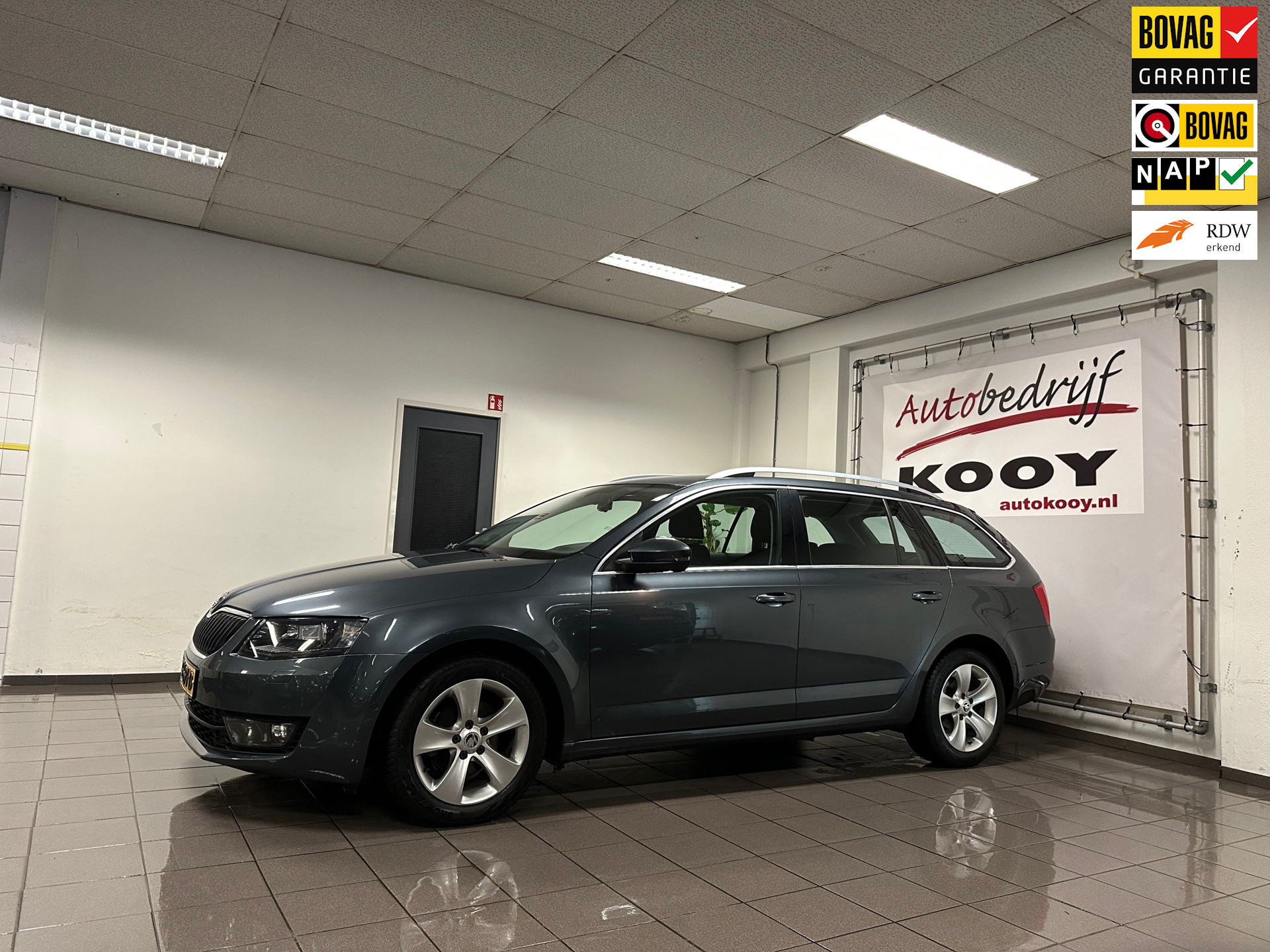 Skoda Octavia Combi 1.2 TSI Greentech Elegance Businessline * Automaat / Afn. Trekhaak / Xenon / NL Auto *