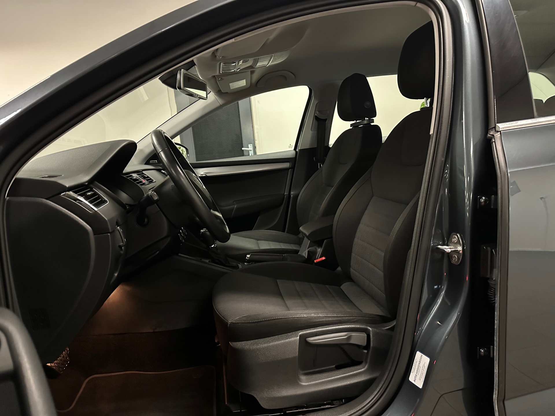 https://www.autokooy.nl//xml/images/42219463-11.JPG