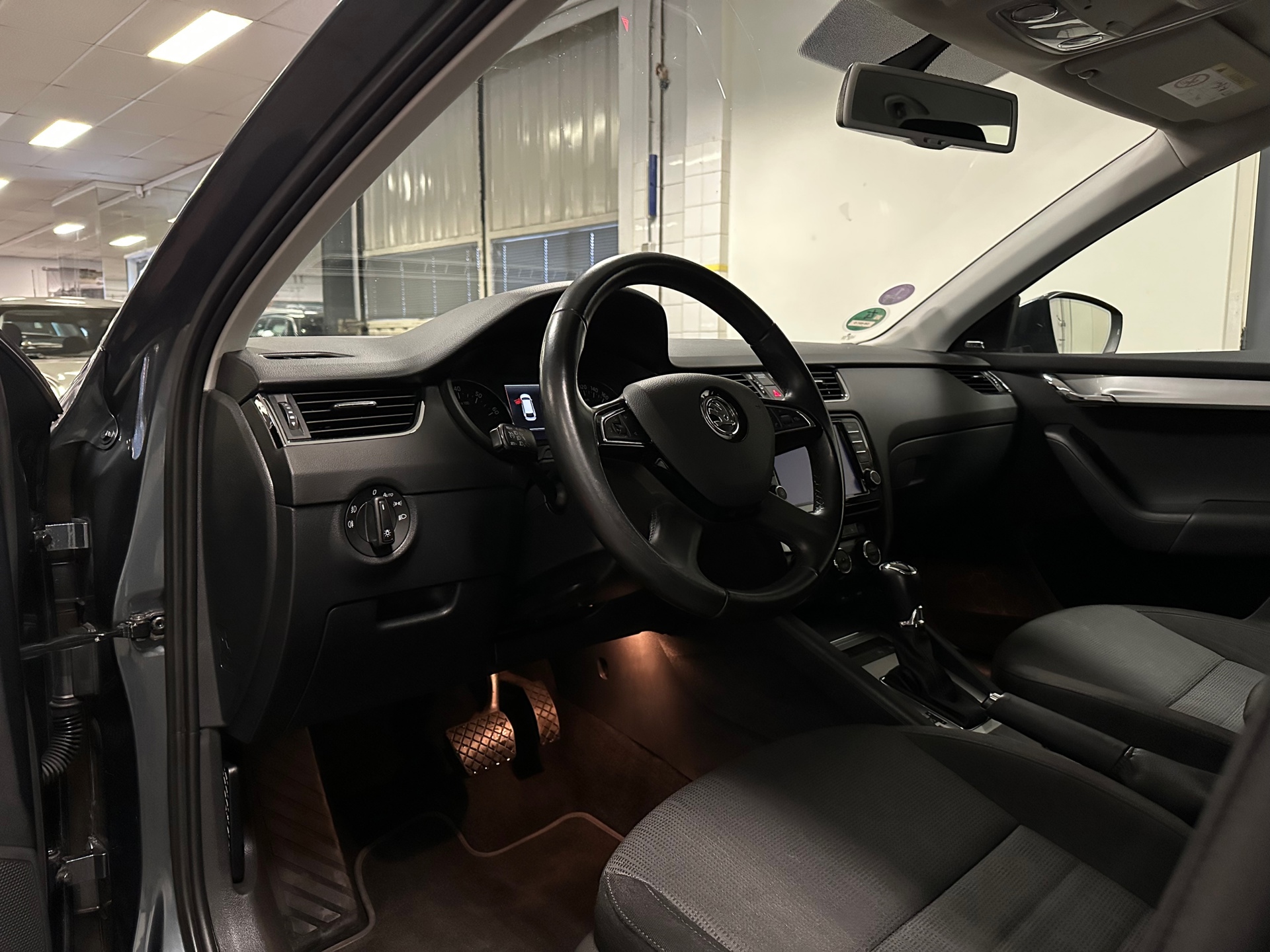 https://www.autokooy.nl//xml/images/42219463-12.JPG