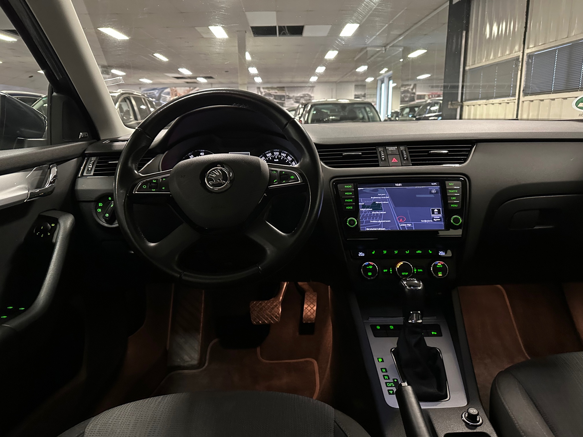 https://www.autokooy.nl//xml/images/42219463-22.JPG