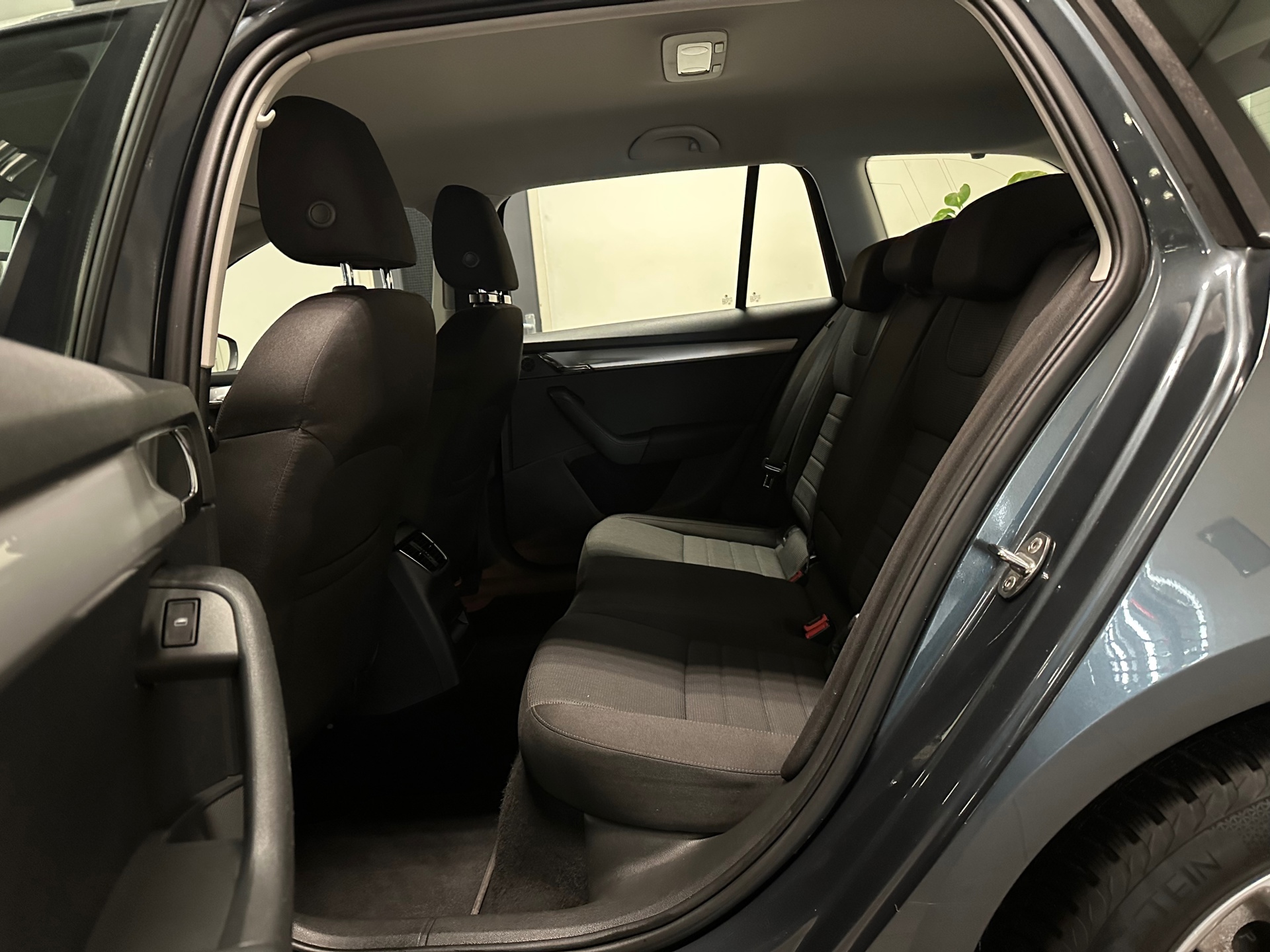 https://www.autokooy.nl//xml/images/42219463-23.JPG