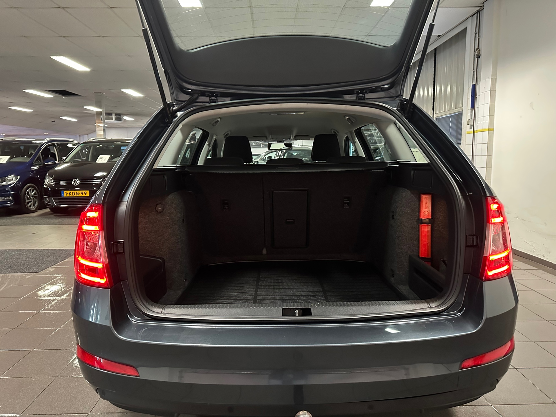 https://www.autokooy.nl//xml/images/42219463-5.JPG