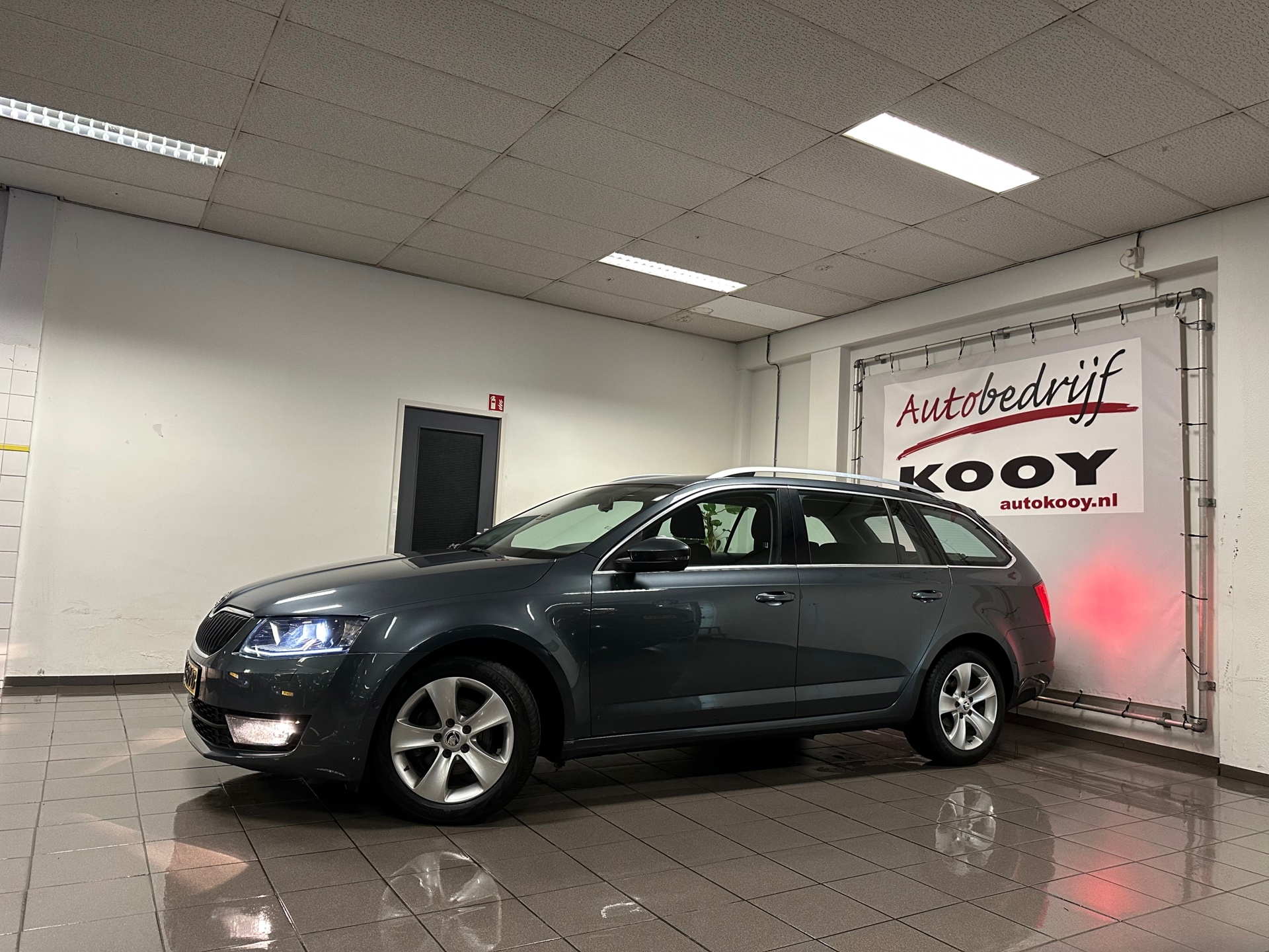https://www.autokooy.nl//xml/images/42219463-9.JPG