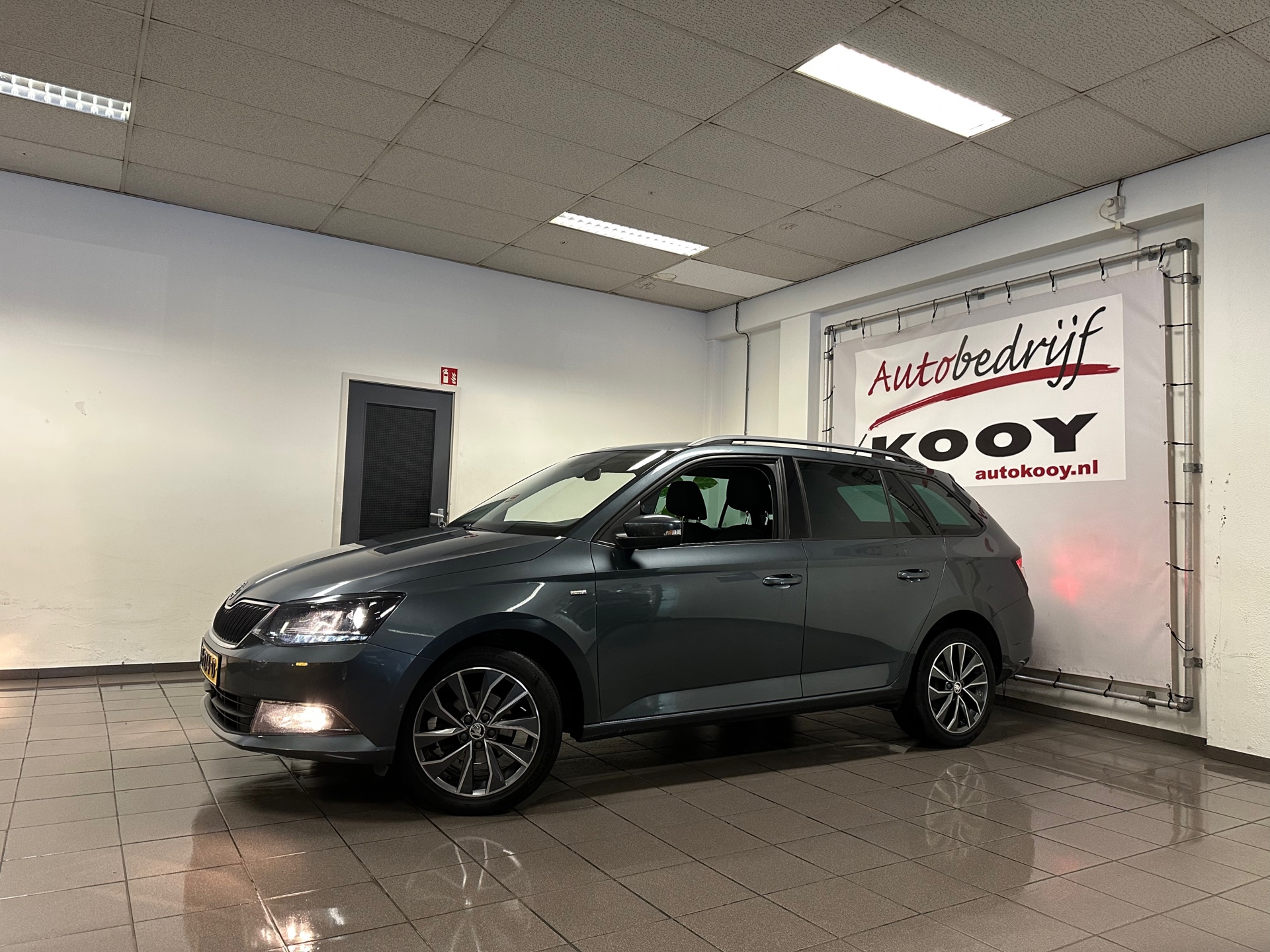https://www.autokooy.nl//xml/images/42317969-10.JPG