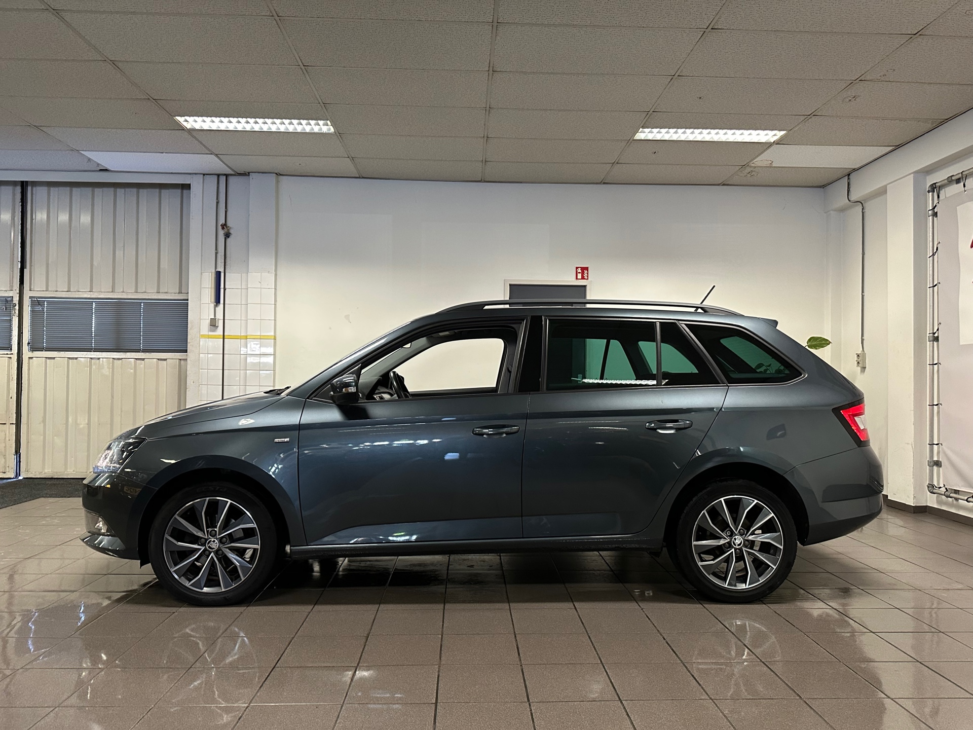 https://www.autokooy.nl//xml/images/42317969-2.JPG