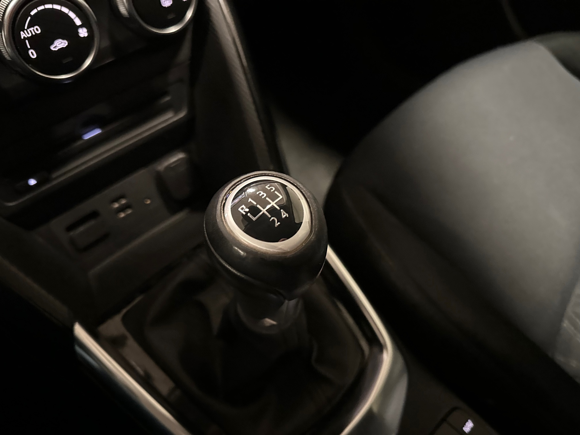 https://www.autokooy.nl//xml/images/42336623-21.JPG