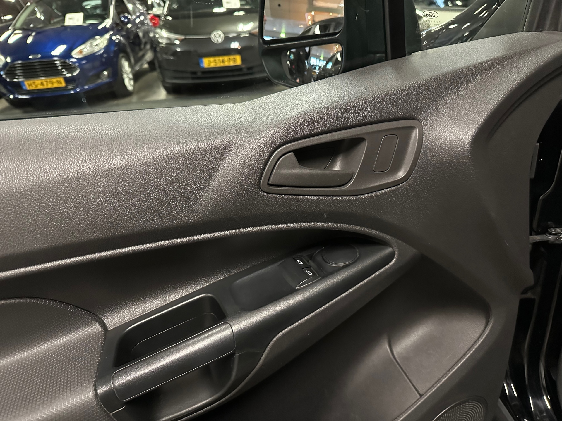 https://www.autokooy.nl//xml/images/42381650-12.JPG