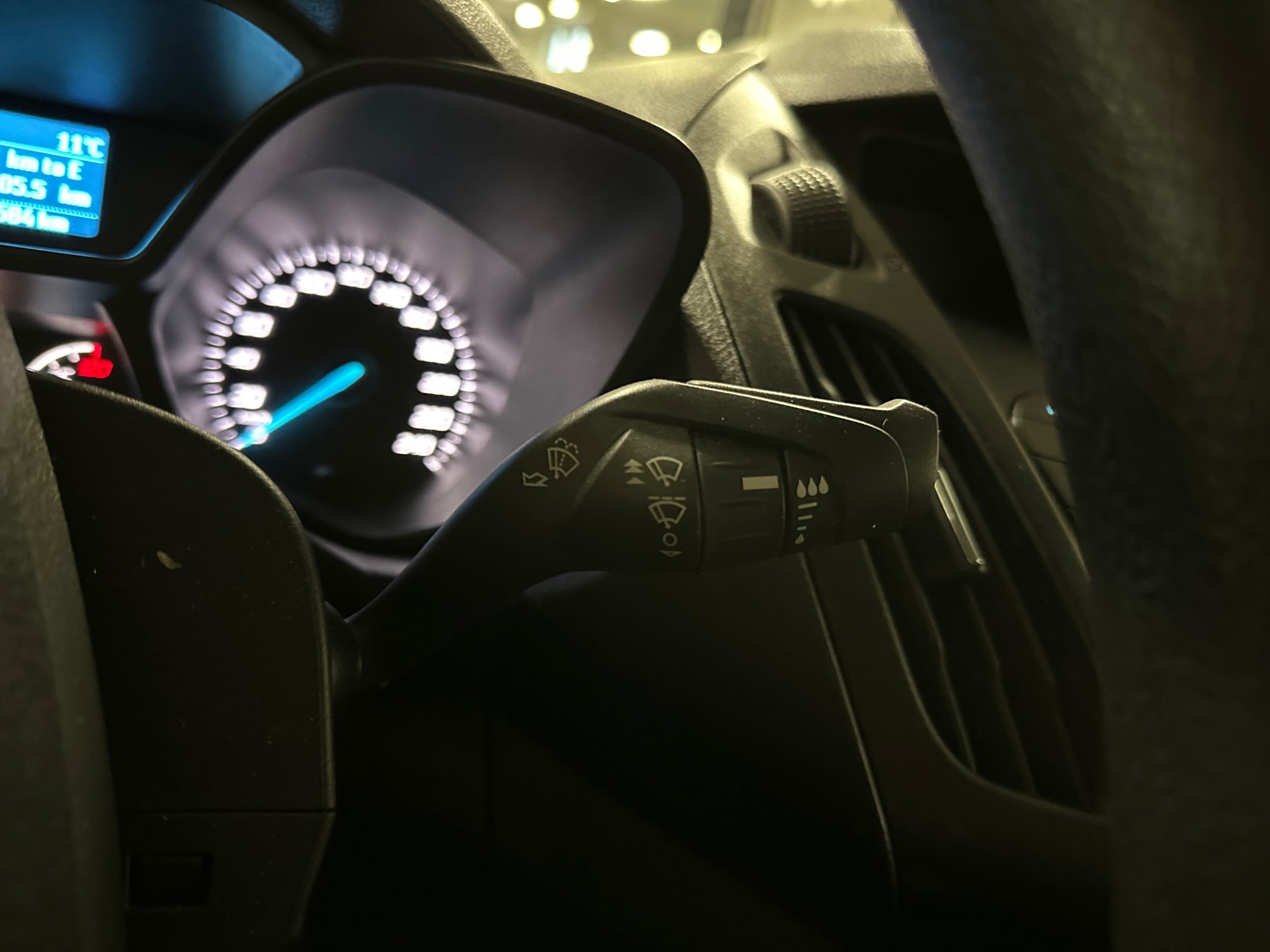 https://www.autokooy.nl//xml/images/42381650-19.JPG