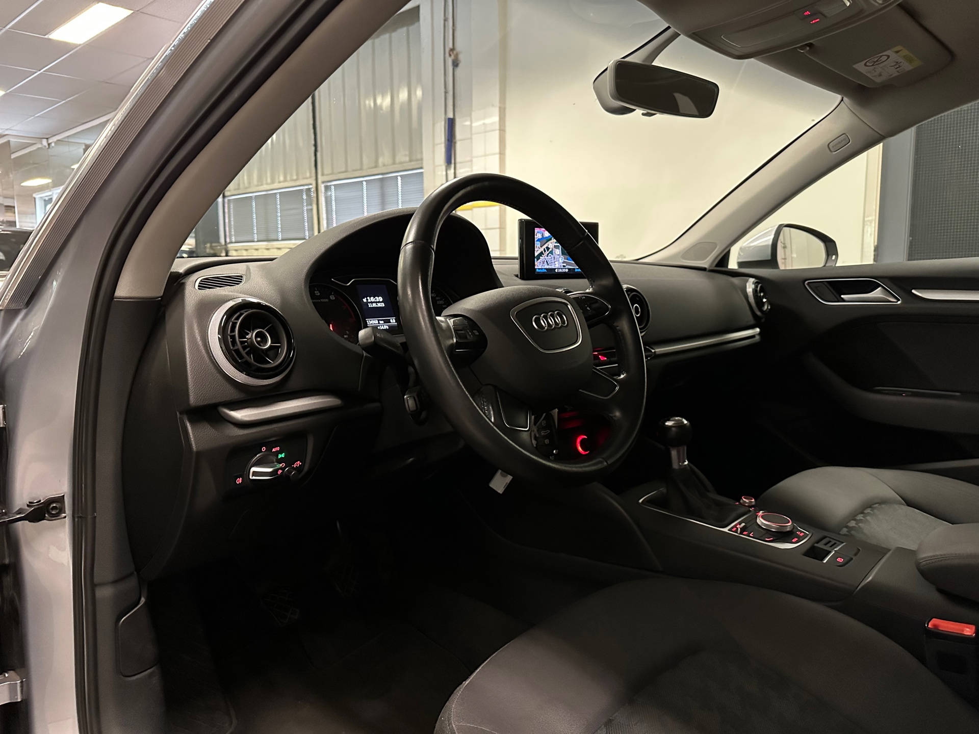 https://www.autokooy.nl//xml/images/42465402-13.JPG