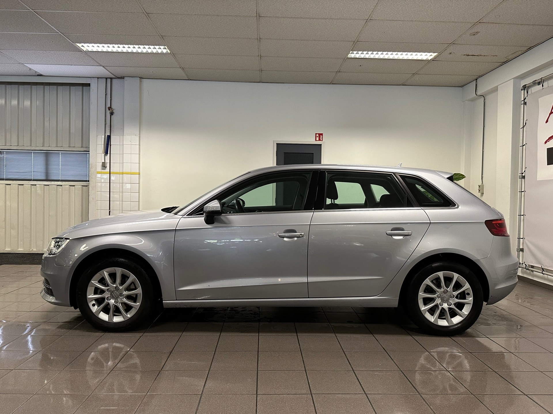 https://www.autokooy.nl//xml/images/42465402-2.JPG