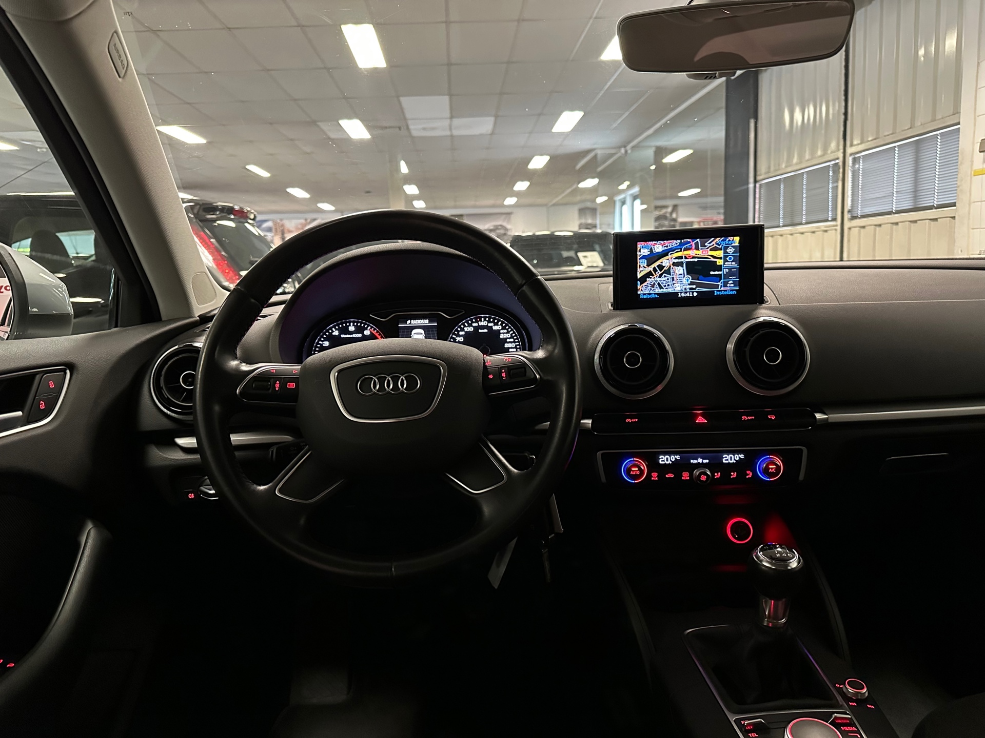 https://www.autokooy.nl//xml/images/42465402-21.JPG