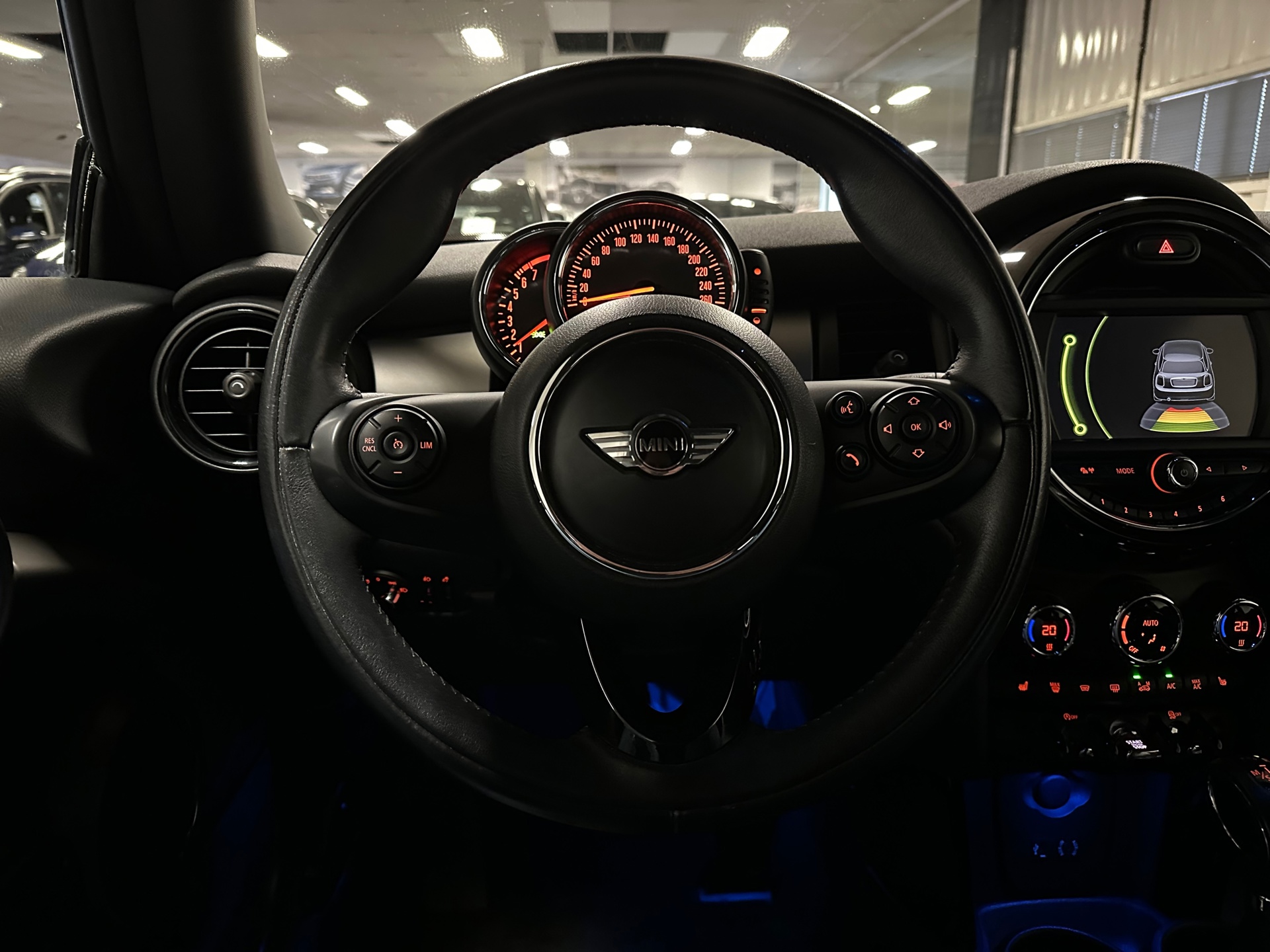 https://www.autokooy.nl//xml/images/42465580-13.JPG