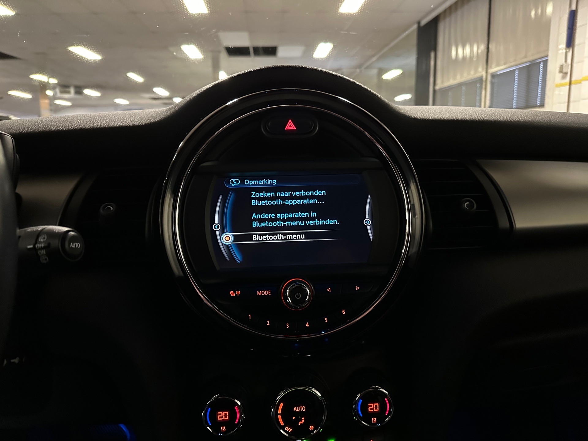 https://www.autokooy.nl//xml/images/42465580-17.JPG