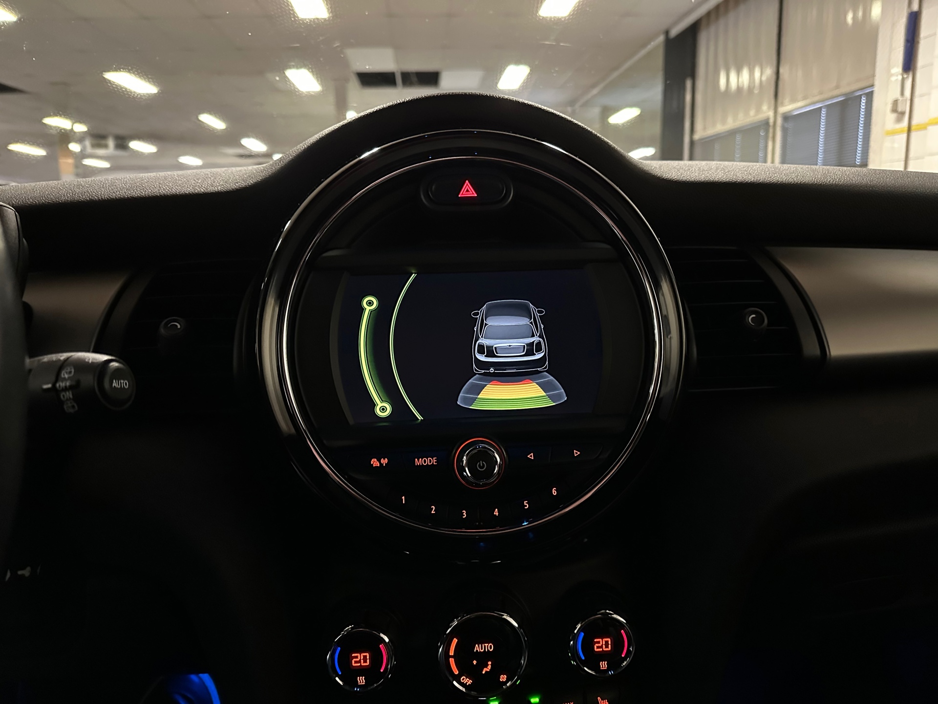 https://www.autokooy.nl//xml/images/42465580-18.JPG