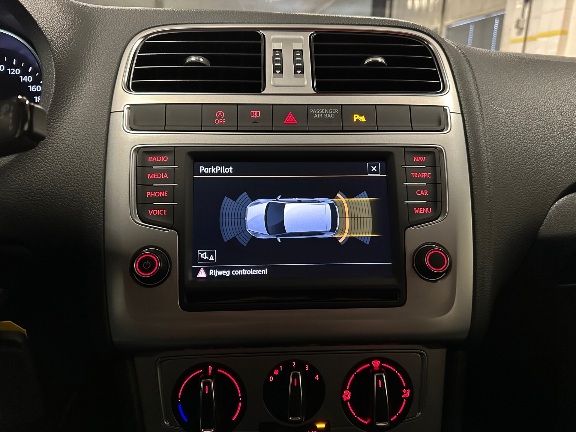 https://www.autokooy.nl//xml/images/42511438-18.JPG