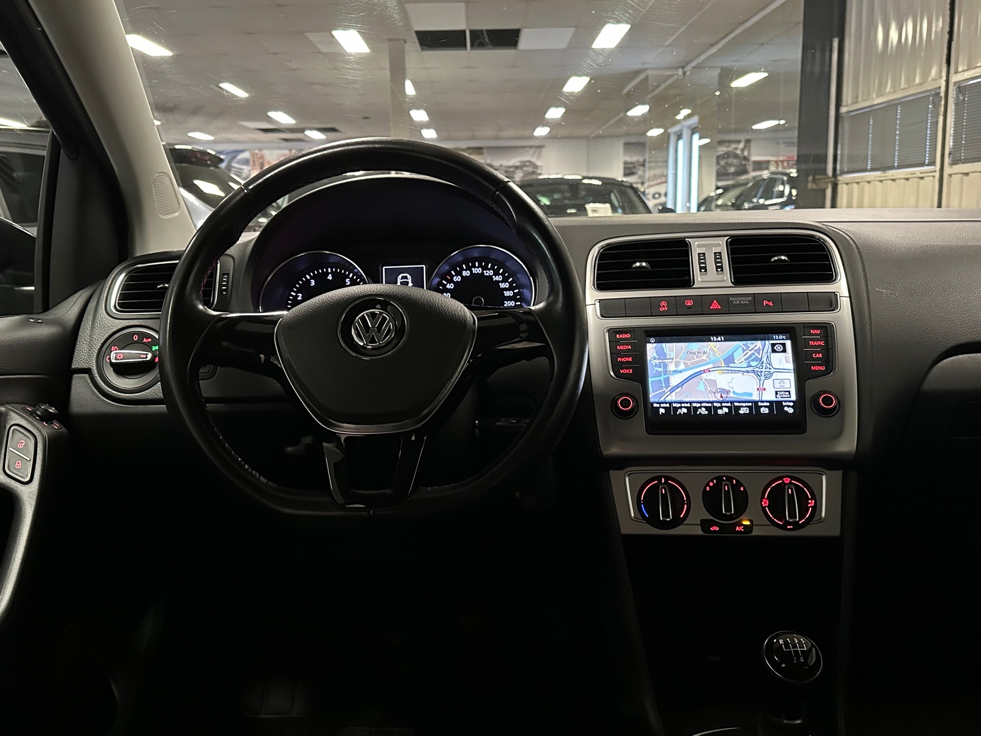 https://www.autokooy.nl//xml/images/42511438-21.JPG