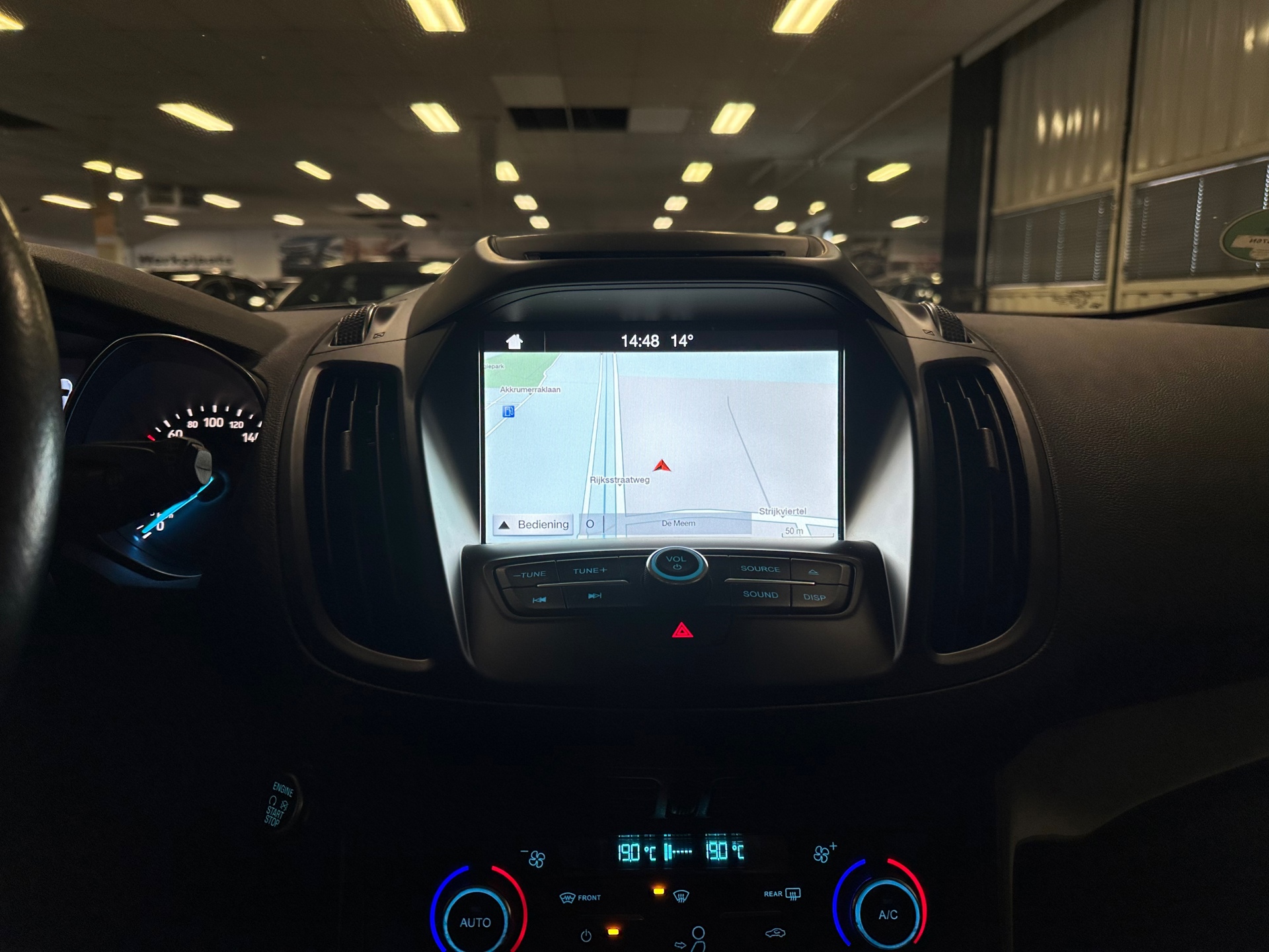 https://www.autokooy.nl//xml/images/42652024-18.JPG
