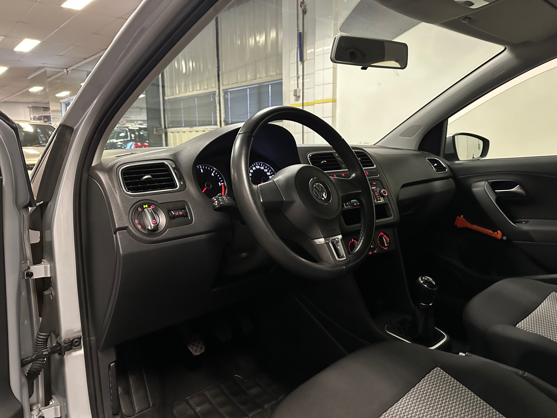 https://www.autokooy.nl//xml/images/42739588-12.JPG