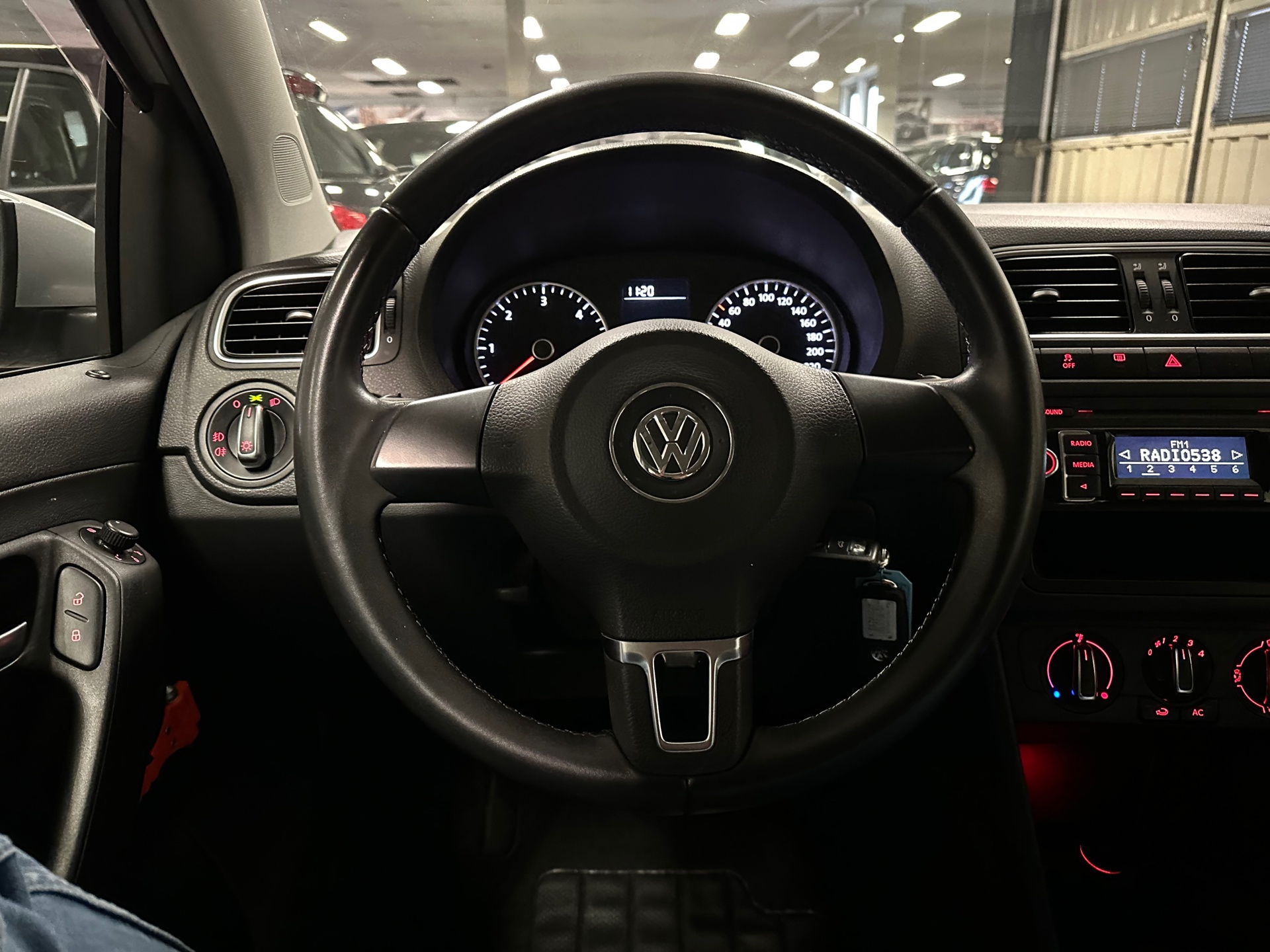 https://www.autokooy.nl//xml/images/42739588-13.JPG