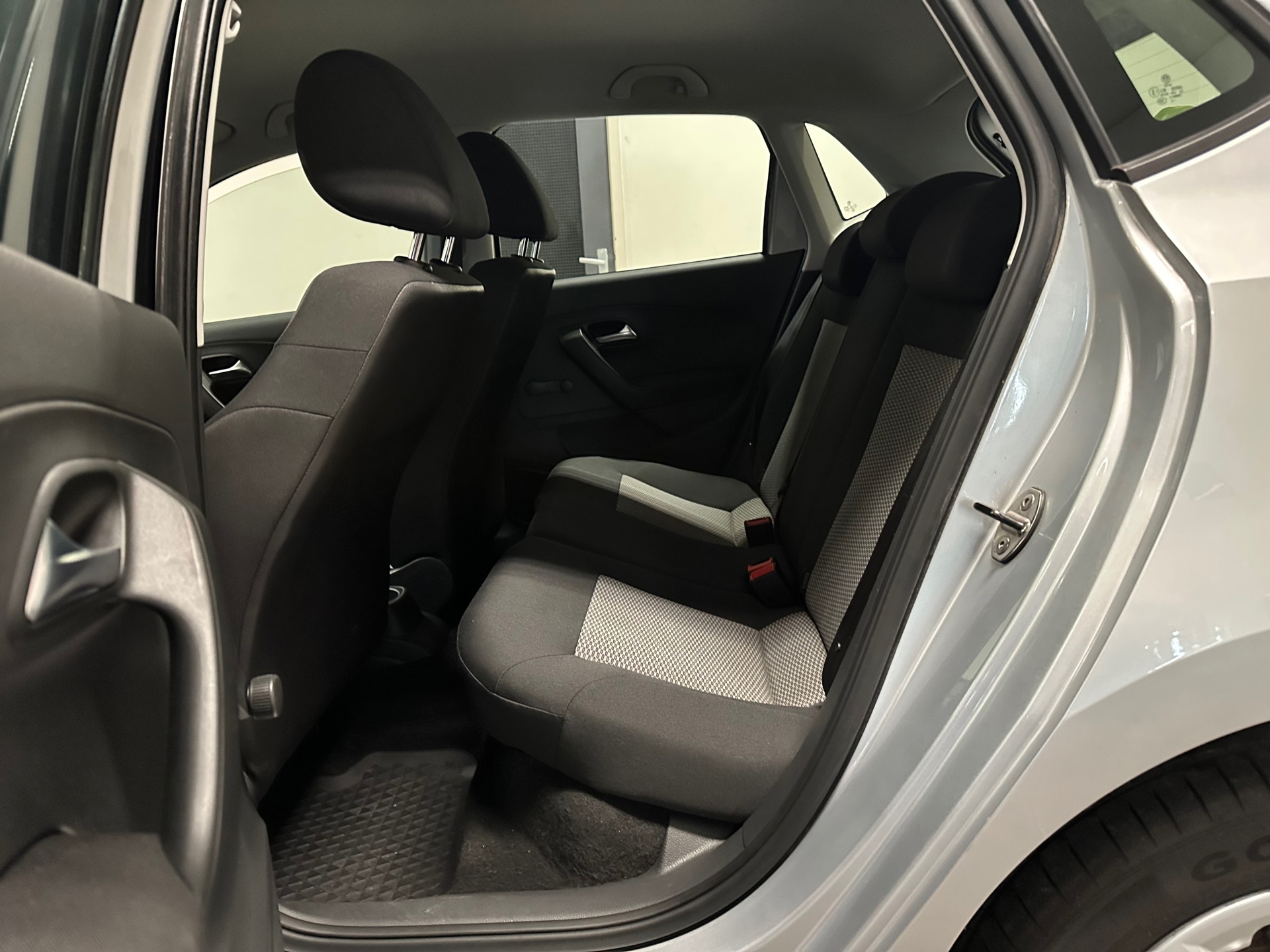 https://www.autokooy.nl//xml/images/42739588-21.JPG