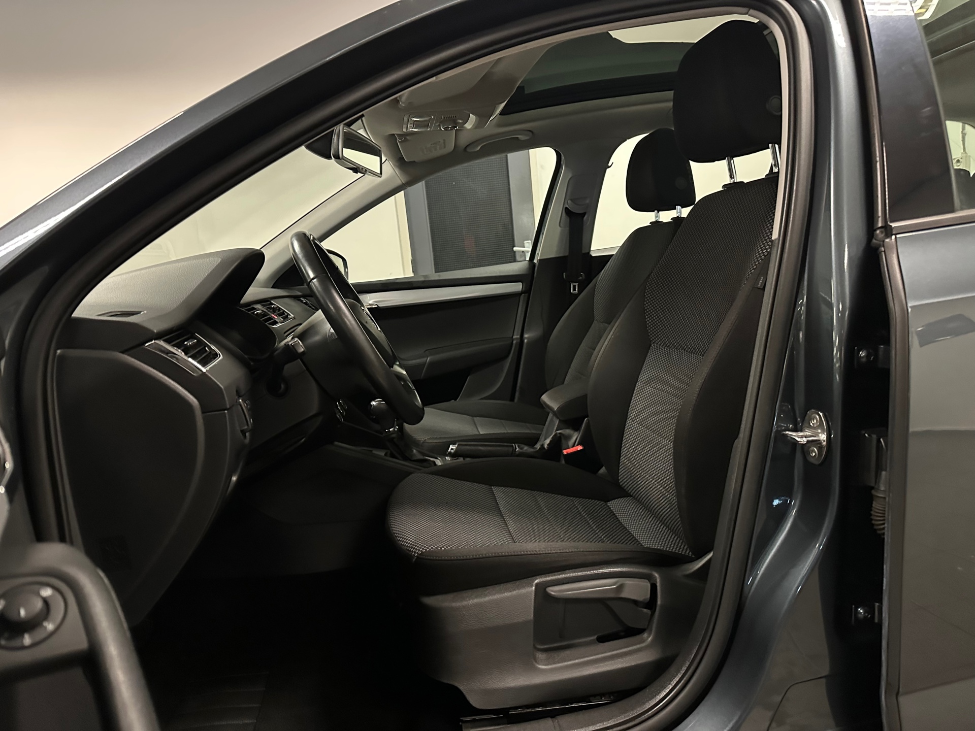 https://www.autokooy.nl//xml/images/42782991-11.JPG
