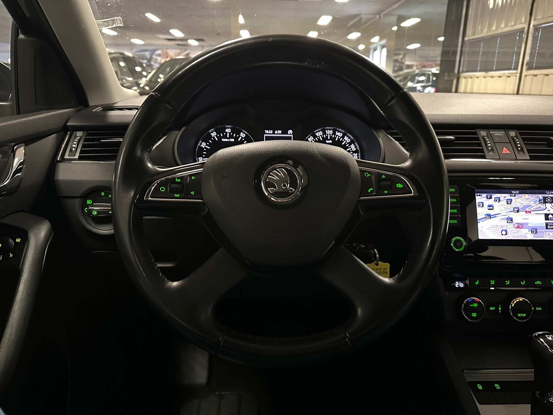 https://www.autokooy.nl//xml/images/42782991-12.JPG