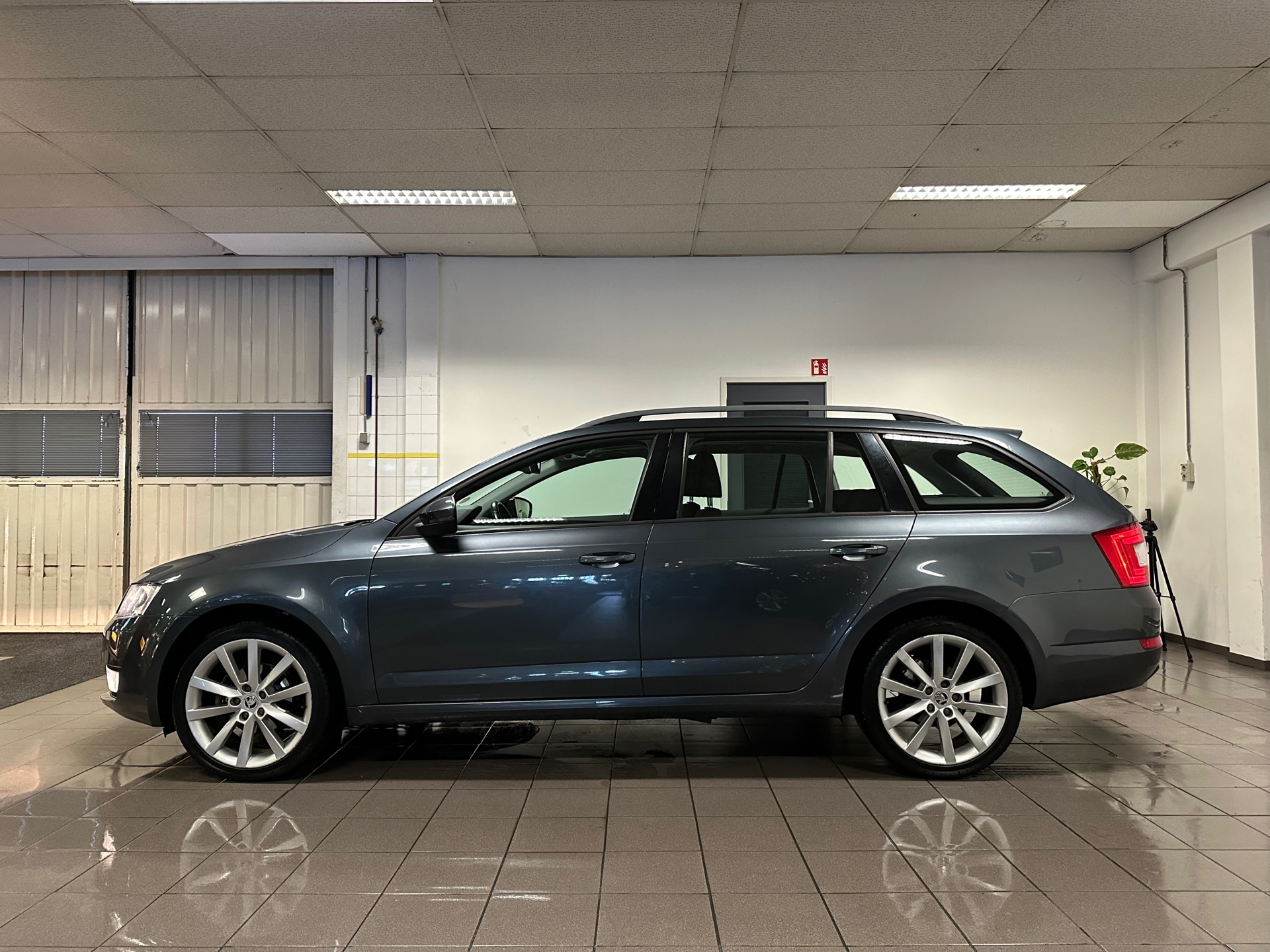 https://www.autokooy.nl//xml/images/42782991-2.JPG