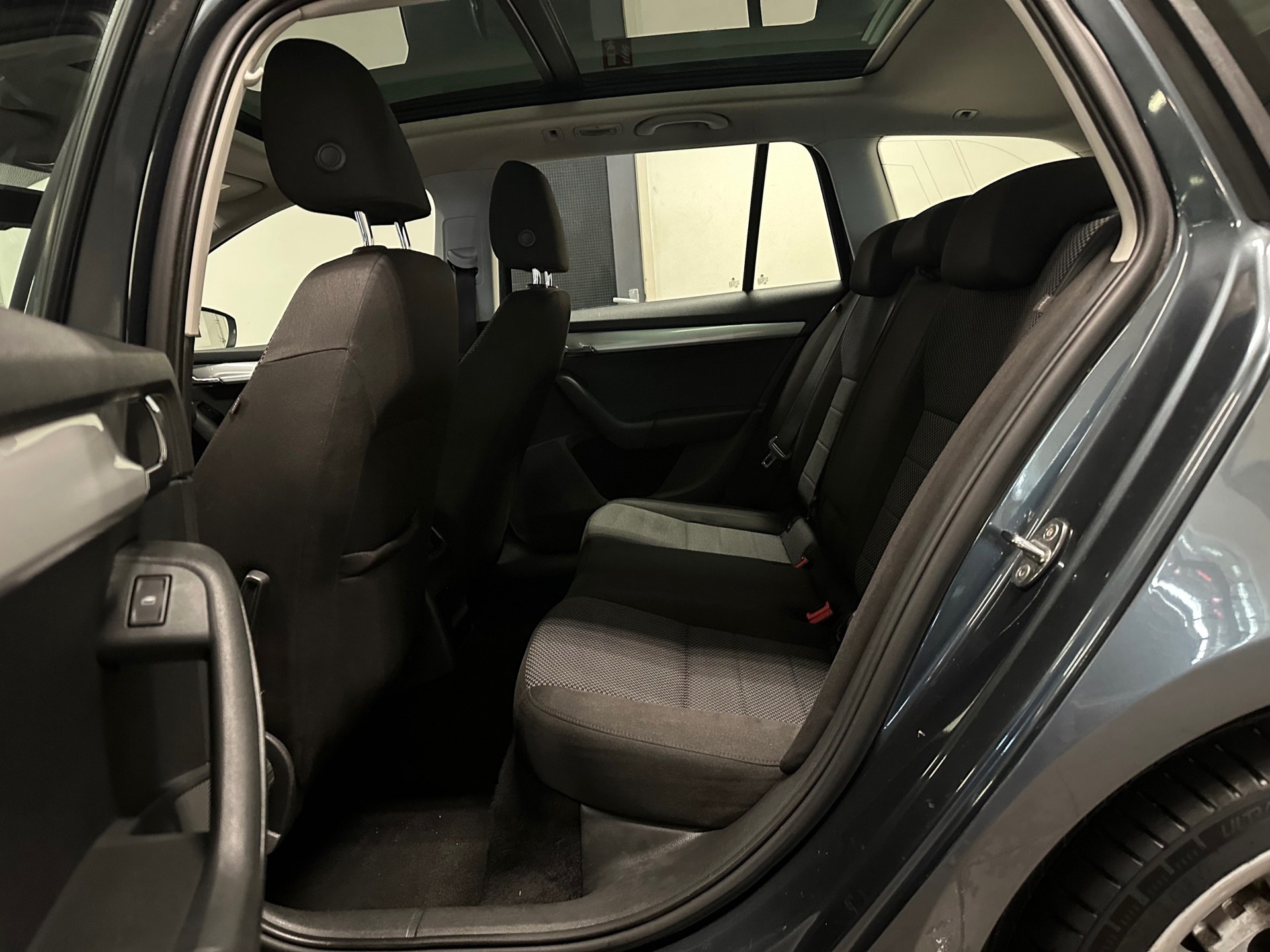 https://www.autokooy.nl//xml/images/42782991-21.JPG