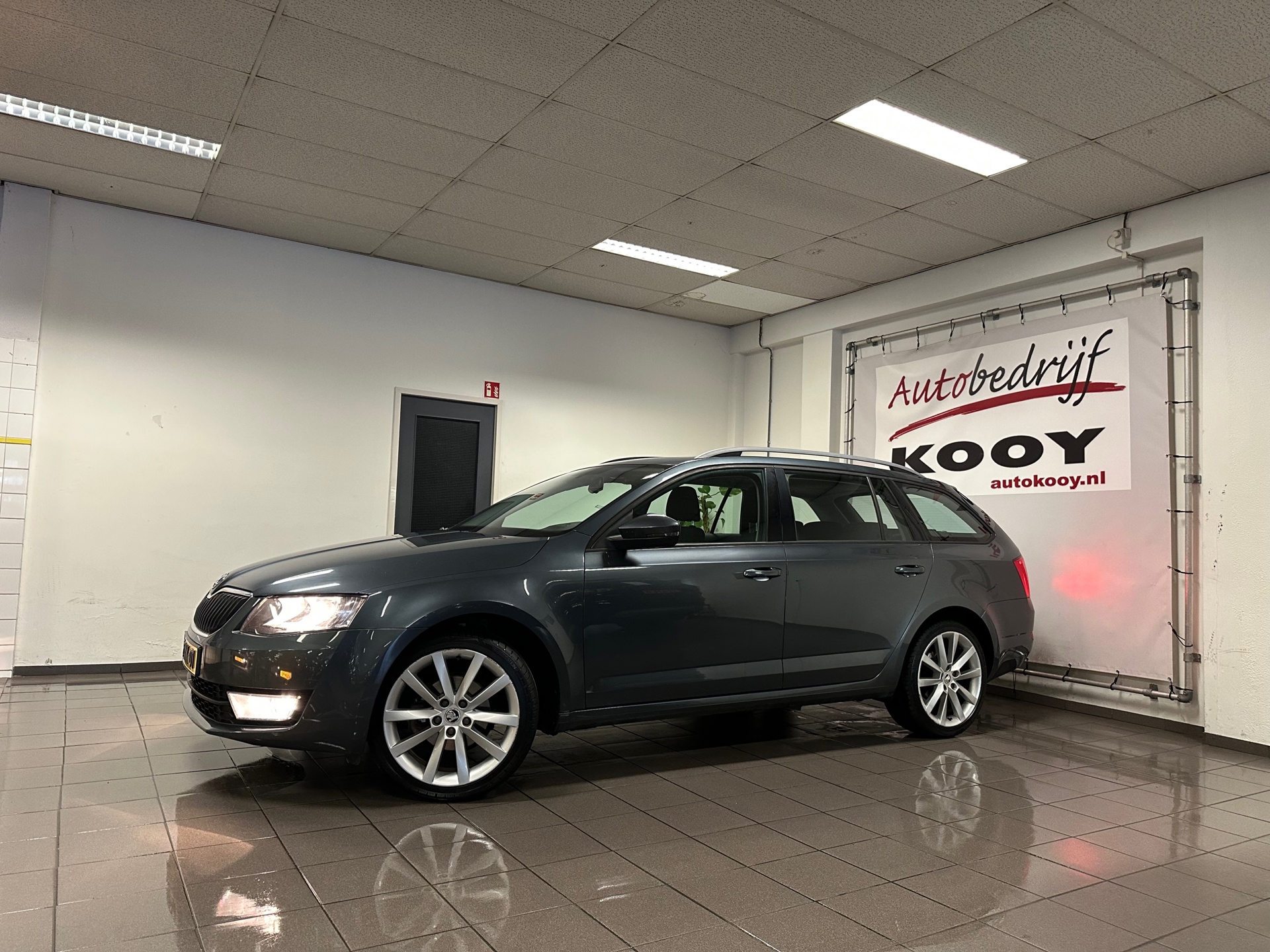 https://www.autokooy.nl//xml/images/42782991-9.JPG